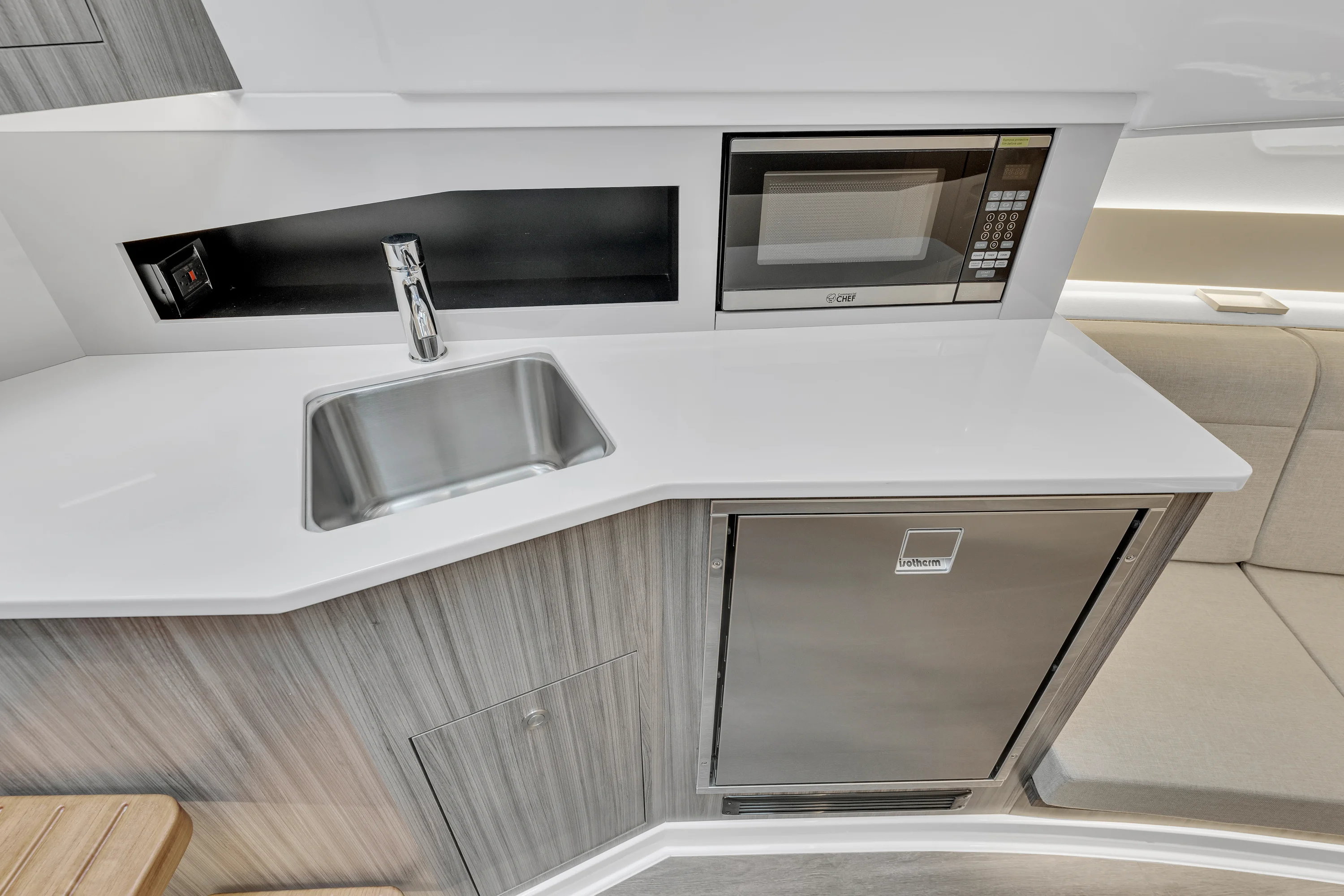 2023 Sea Ray 370 Sundancer Image Thumbnail #23