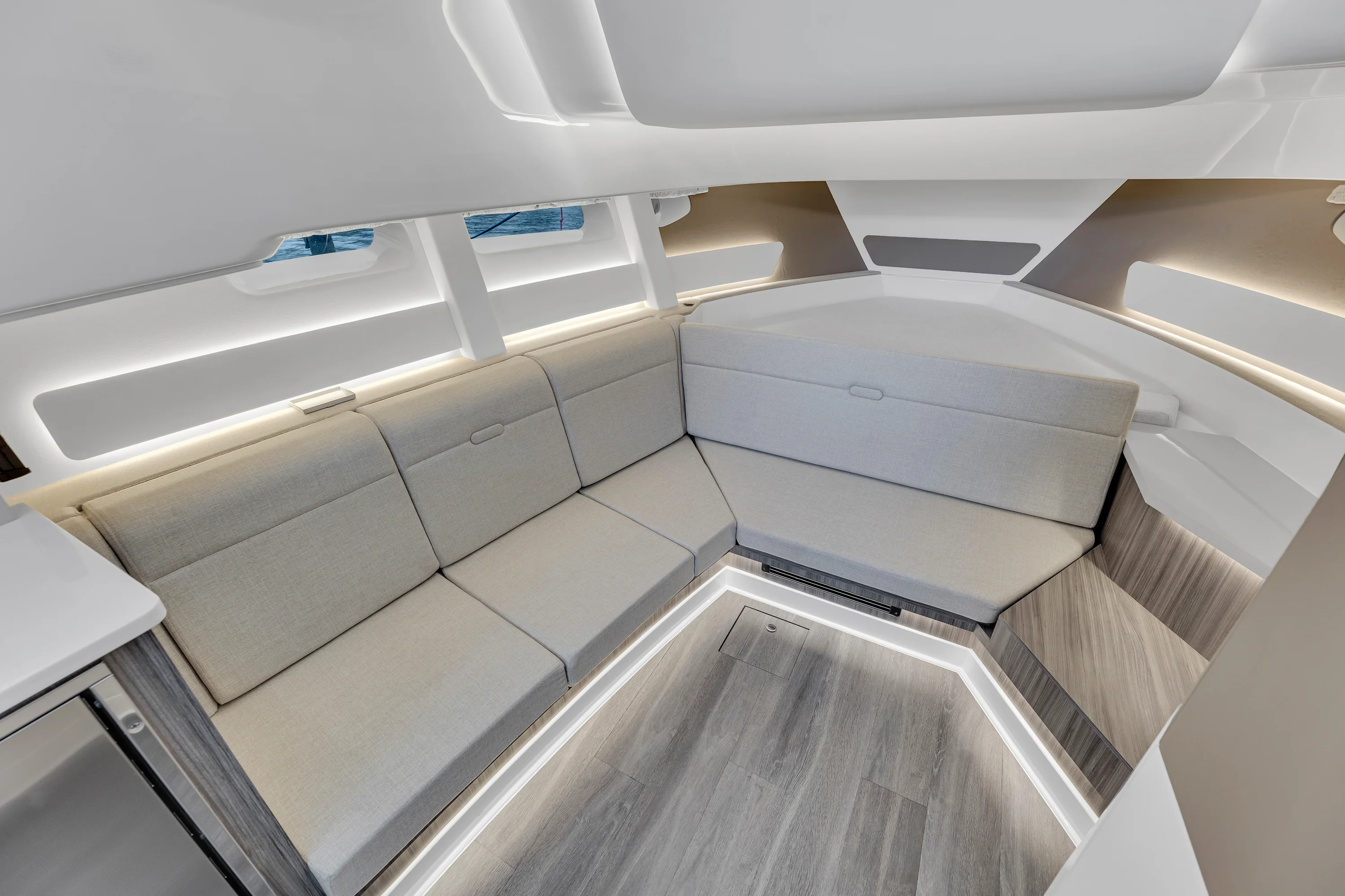 2023 Sea Ray 370 Sundancer Image Thumbnail #27