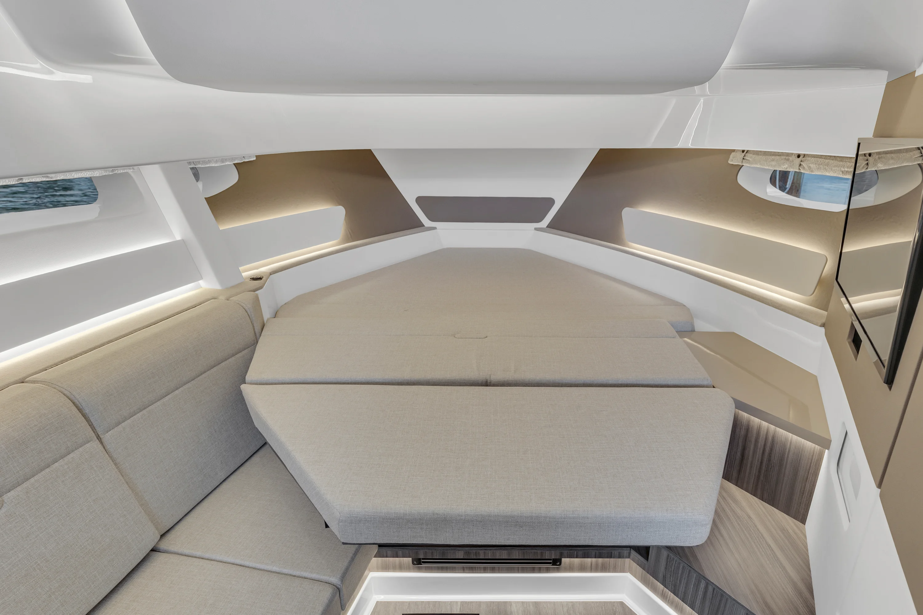 2023 Sea Ray 370 Sundancer Image Thumbnail #34