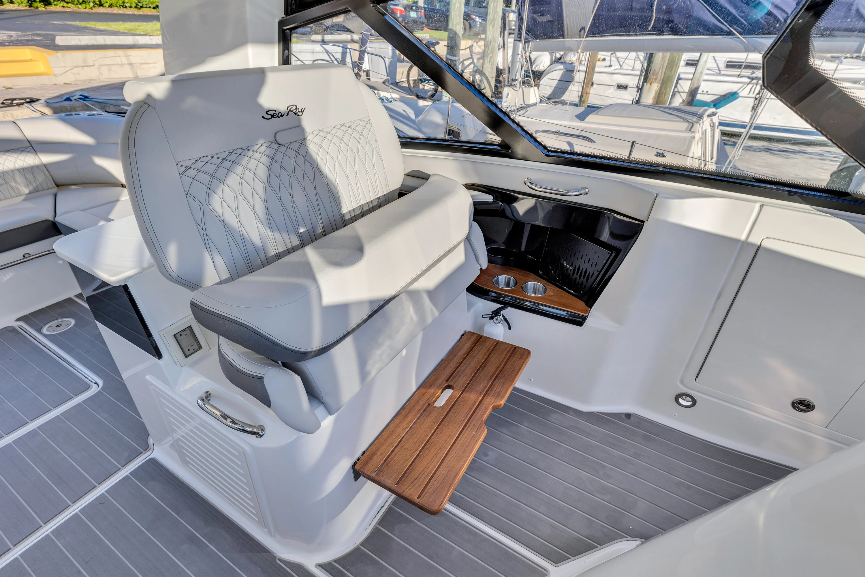 2023 Sea Ray 370 Sundancer Image Thumbnail #54