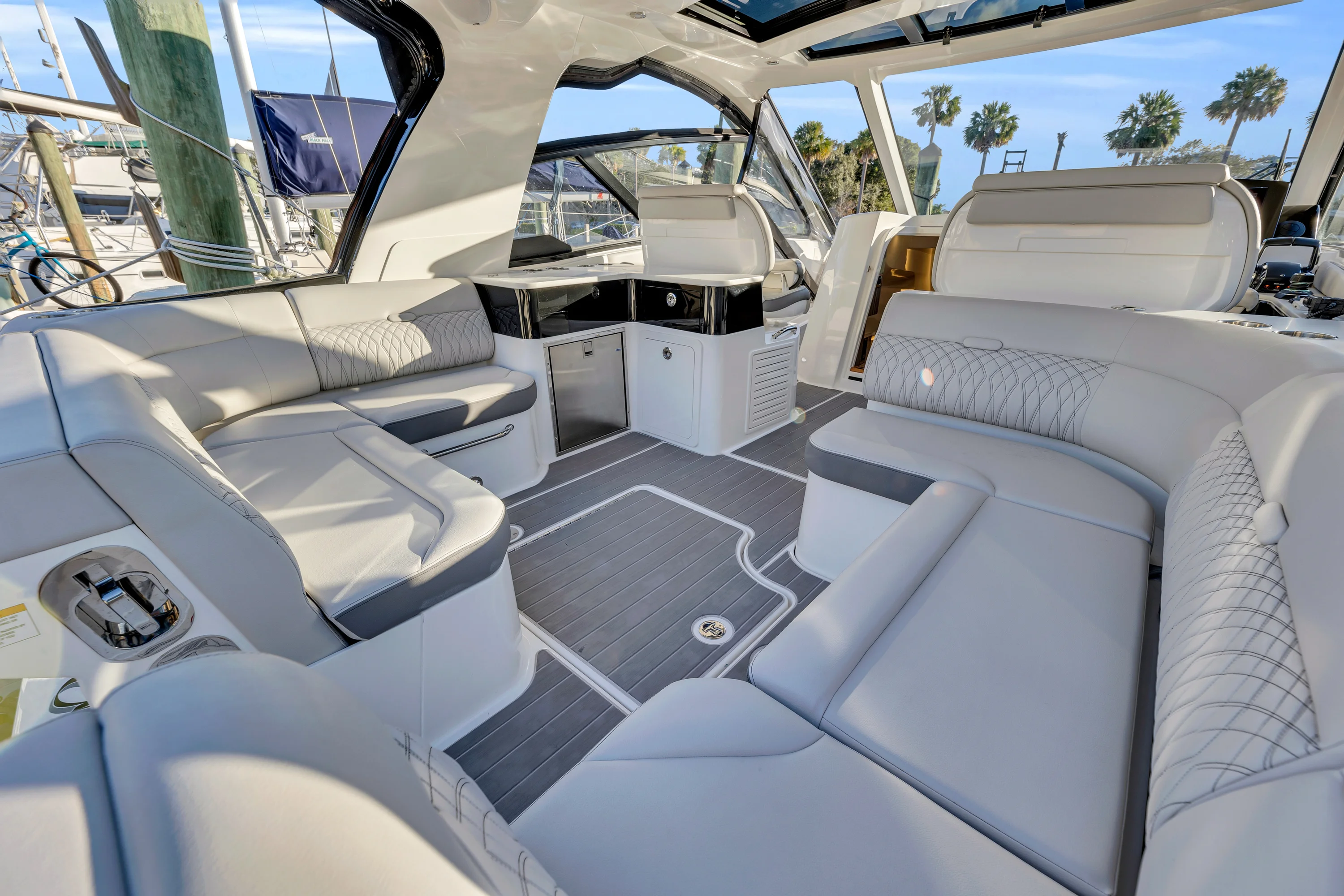 2023 Sea Ray 370 Sundancer Image Thumbnail #6
