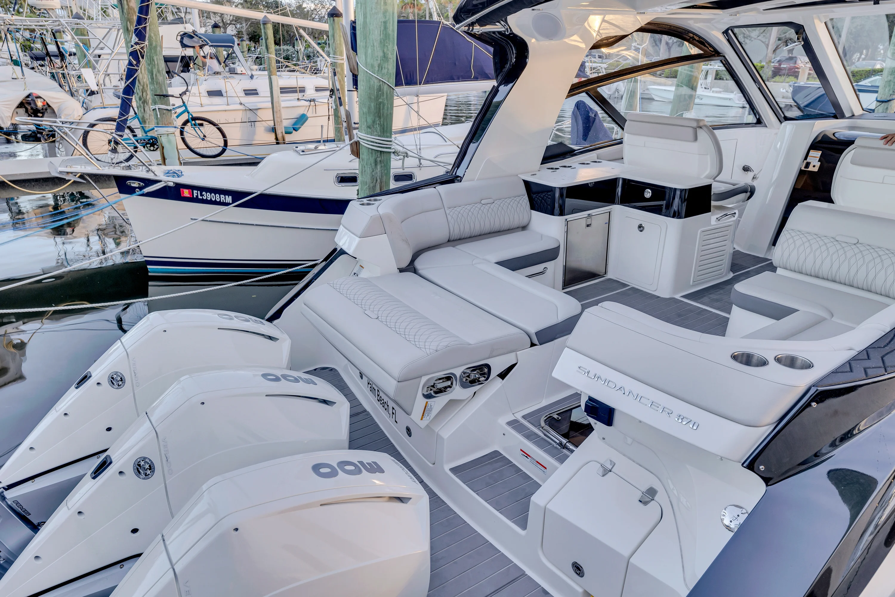 2023 Sea Ray 370 Sundancer Image Thumbnail #5