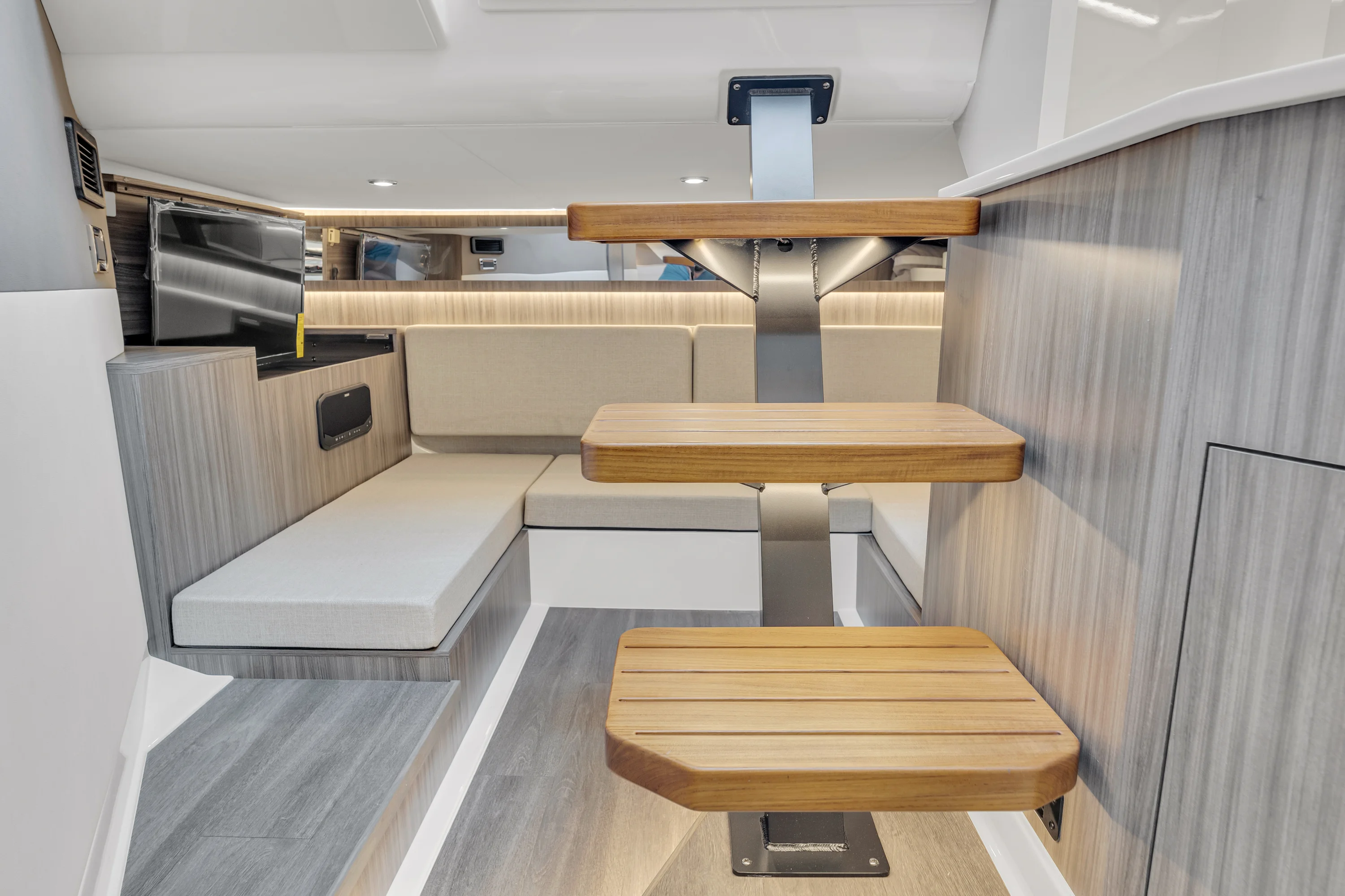 2023 Sea Ray 370 Sundancer Image Thumbnail #36