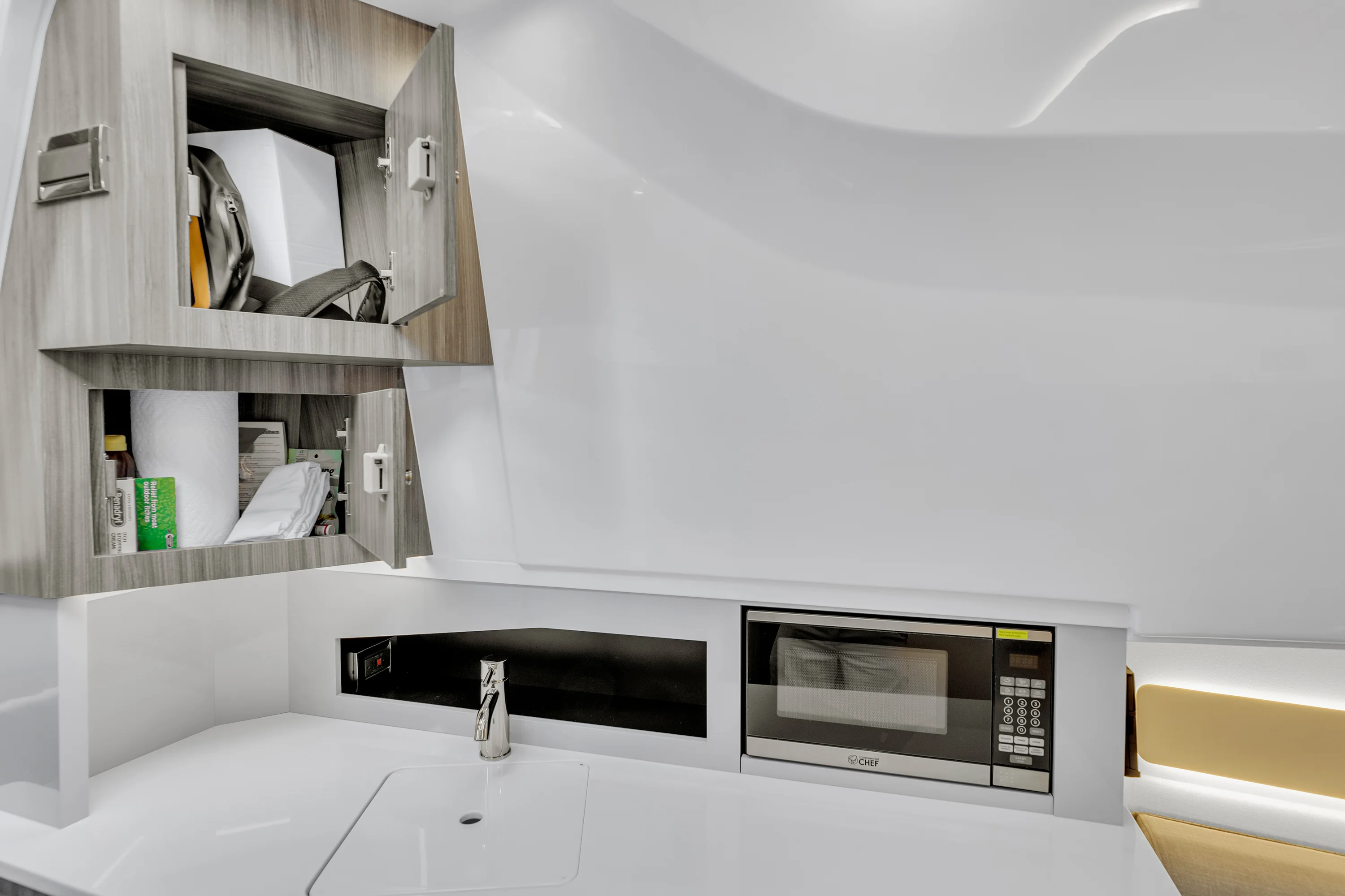 2023 Sea Ray 370 Sundancer Image Thumbnail #24