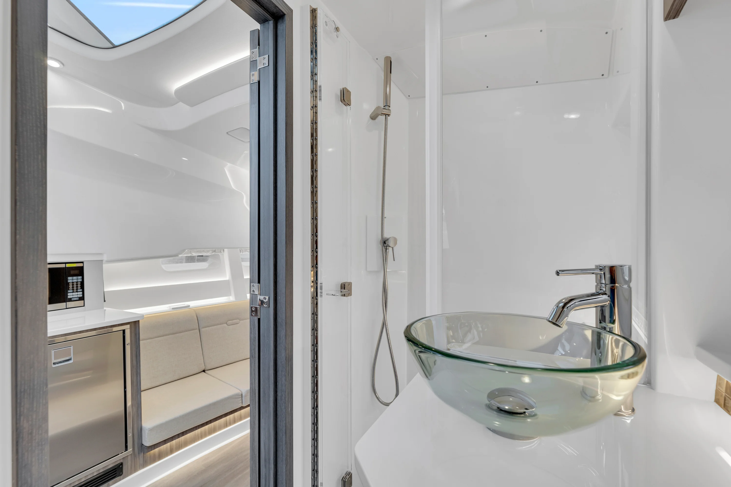 2023 Sea Ray 370 Sundancer Image Thumbnail #29
