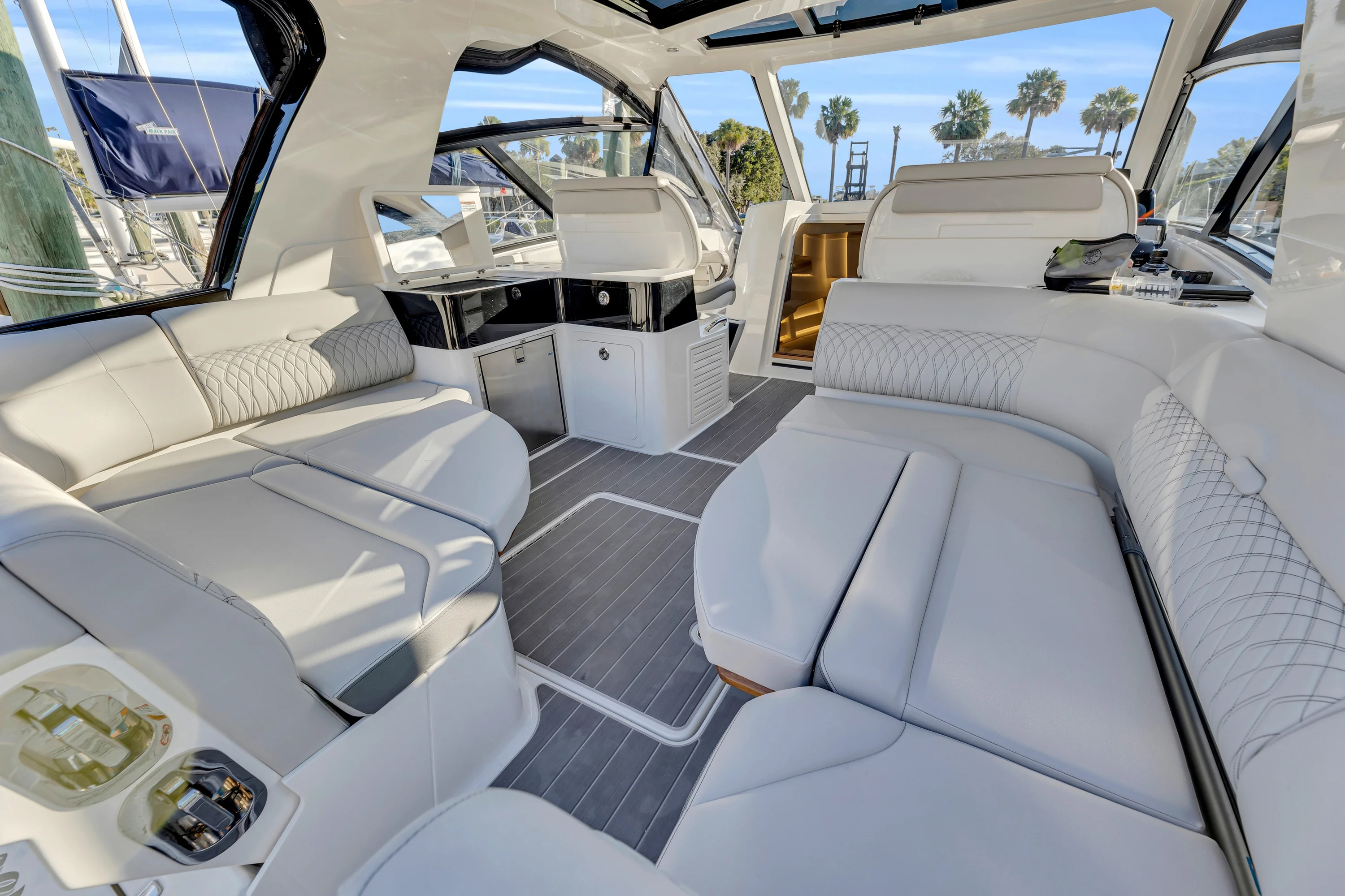2023 Sea Ray 370 Sundancer Image Thumbnail #7