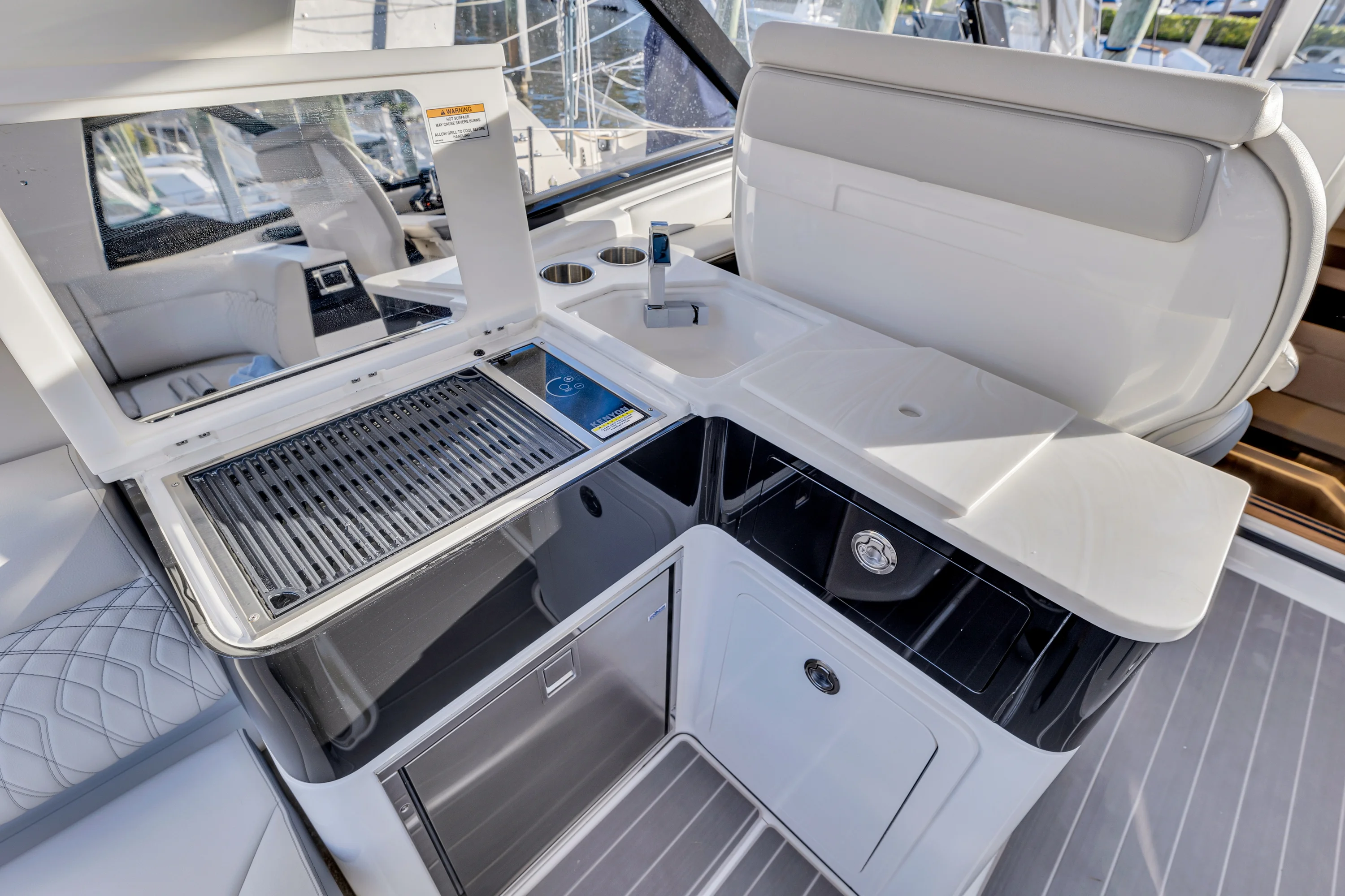 2023 Sea Ray 370 Sundancer Image Thumbnail #48