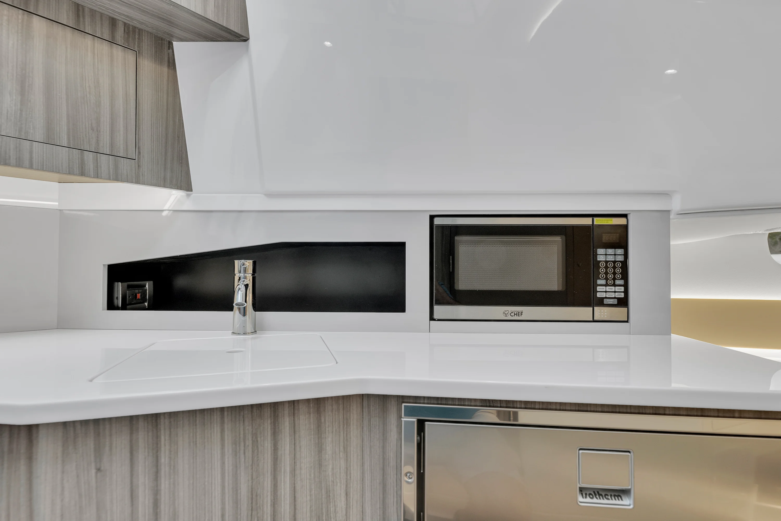 2023 Sea Ray 370 Sundancer Image Thumbnail #22