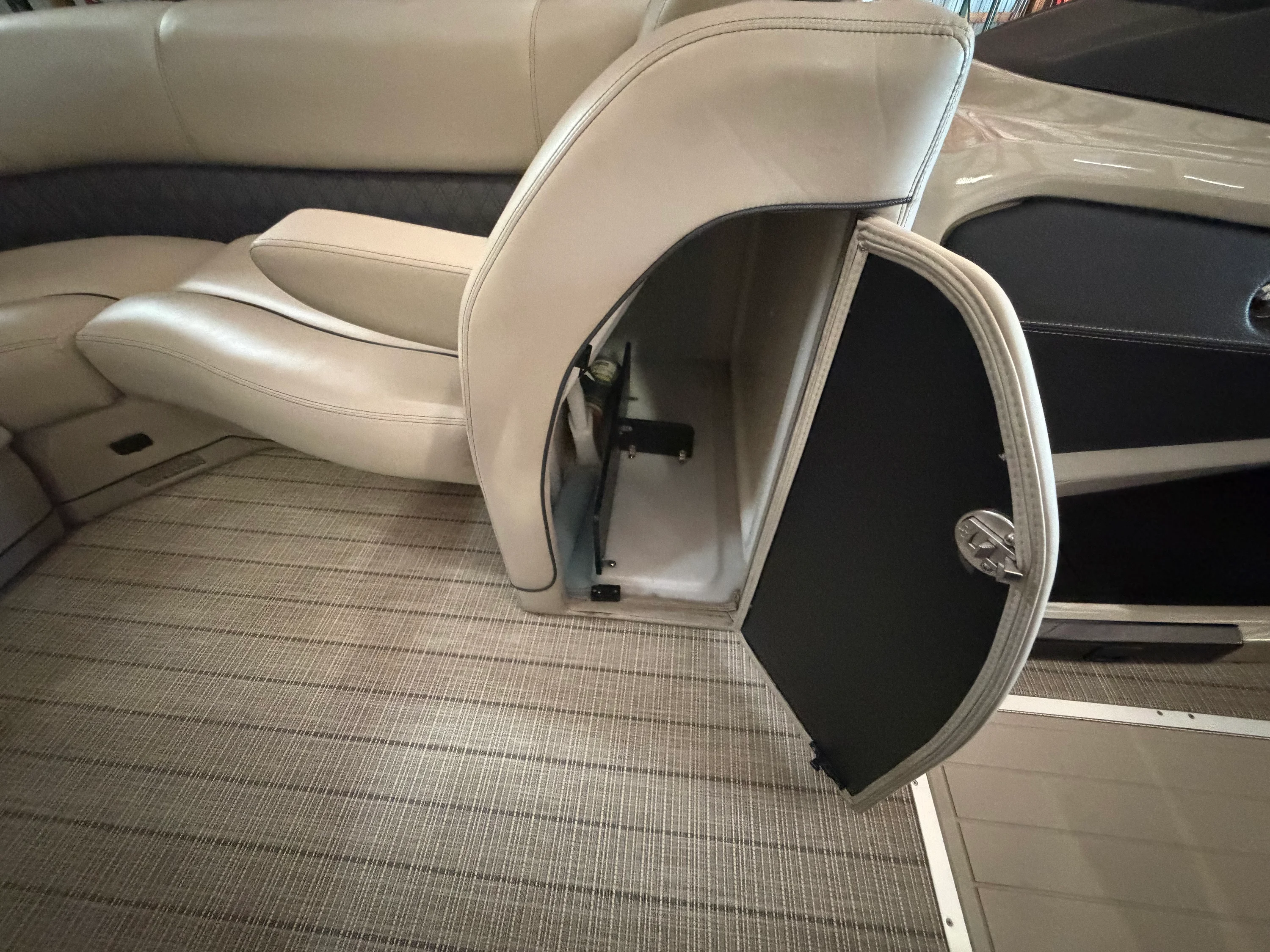 2019 Barletta L23UTT Image Thumbnail #22