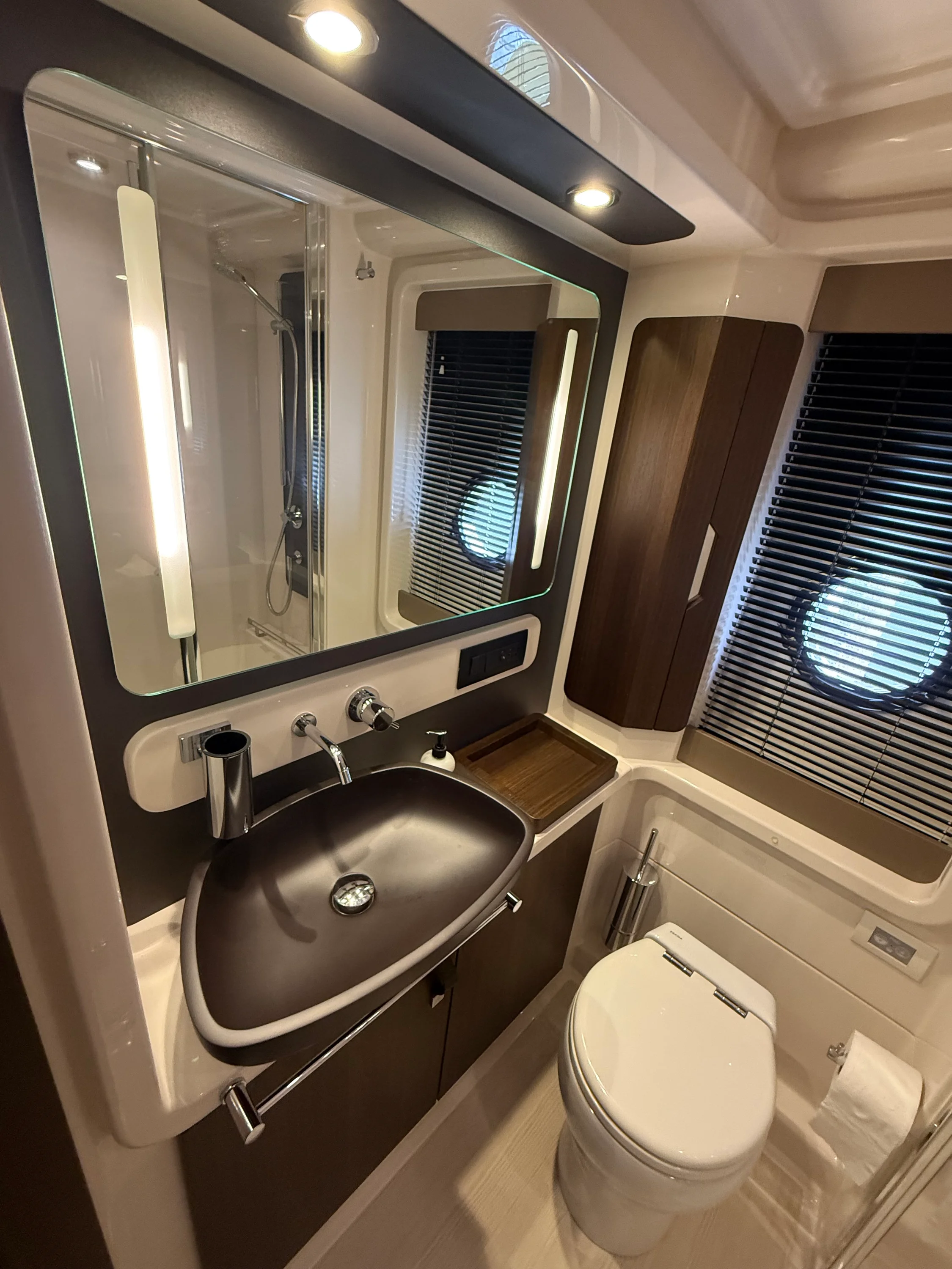 2018 Azimut 50 FLY Image Thumbnail #34