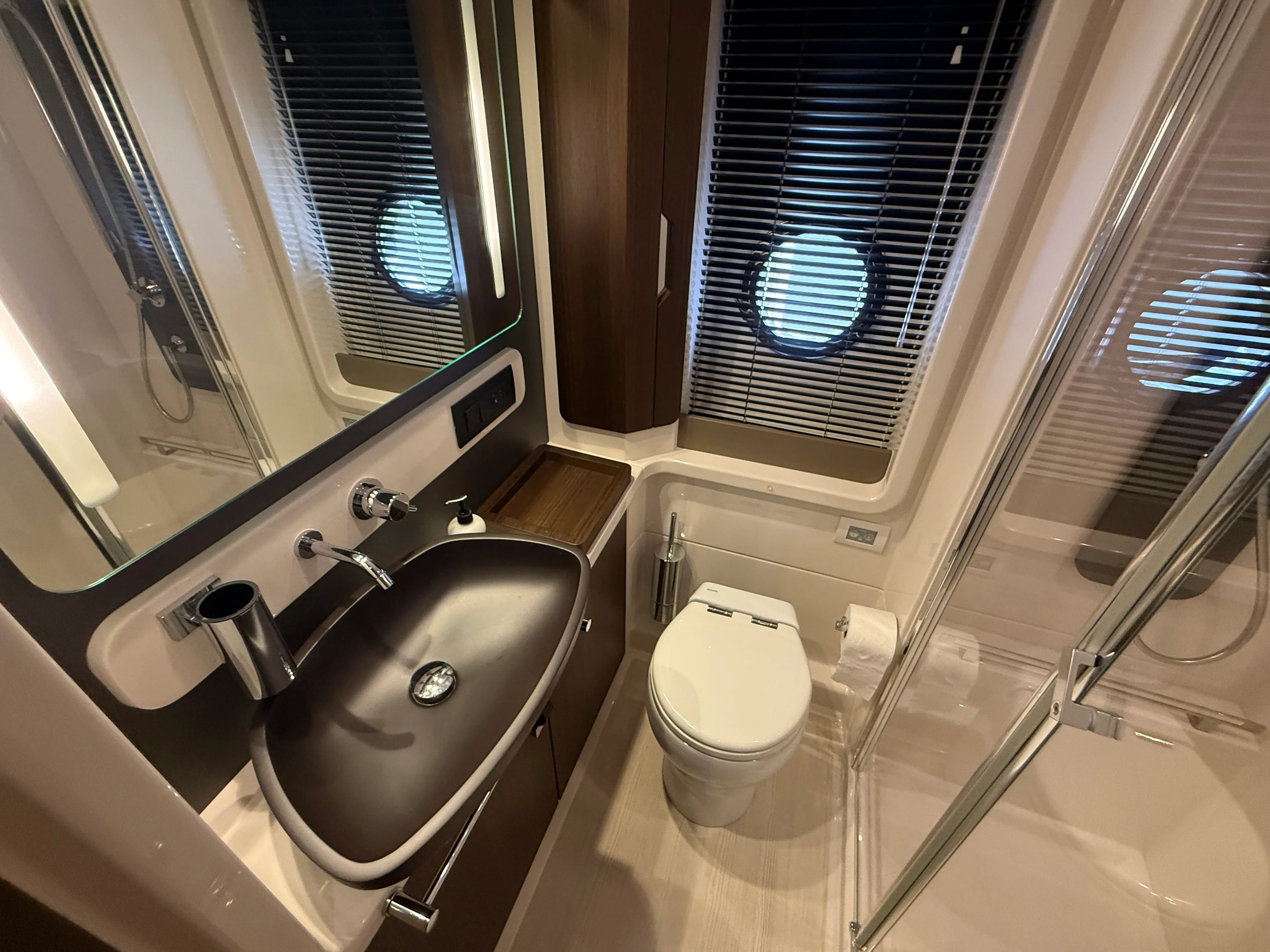 2018 Azimut 50 FLY Image Thumbnail #33