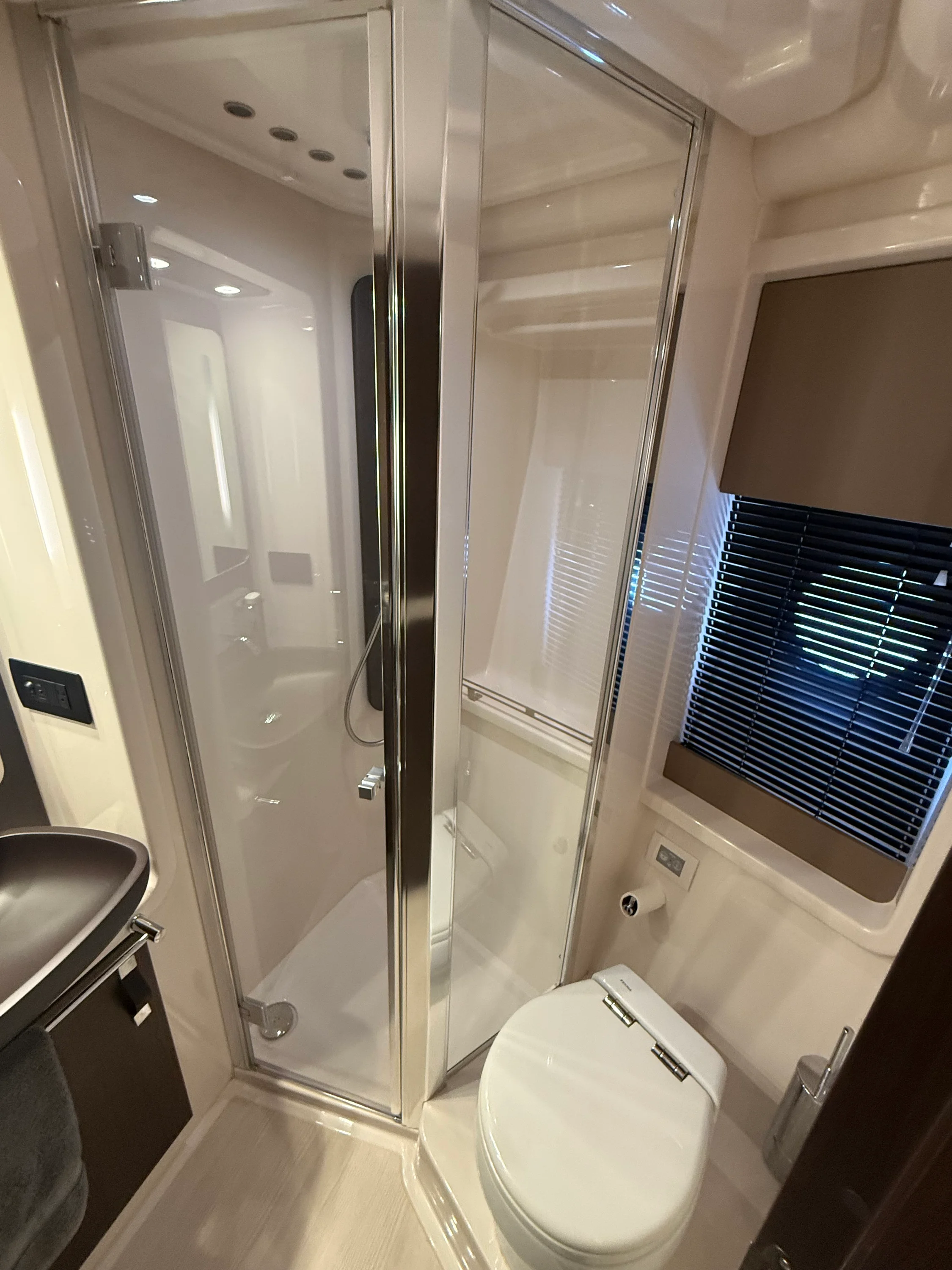 2018 Azimut 50 FLY Image Thumbnail #39