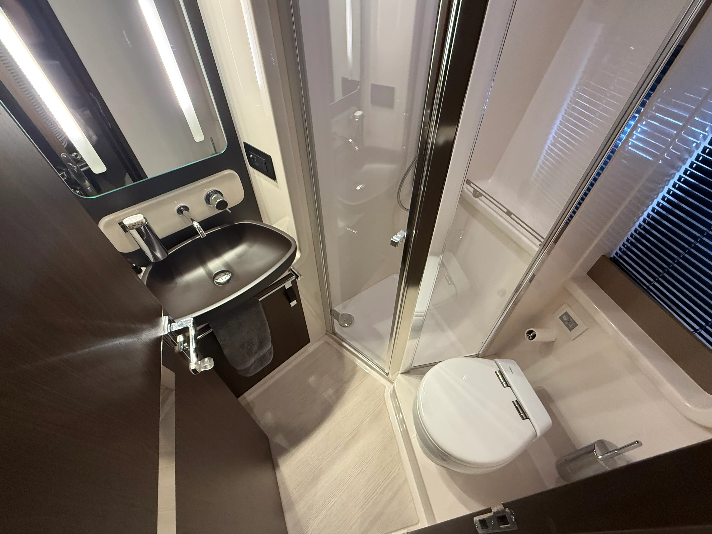 2018 Azimut 50 FLY Image Thumbnail #38