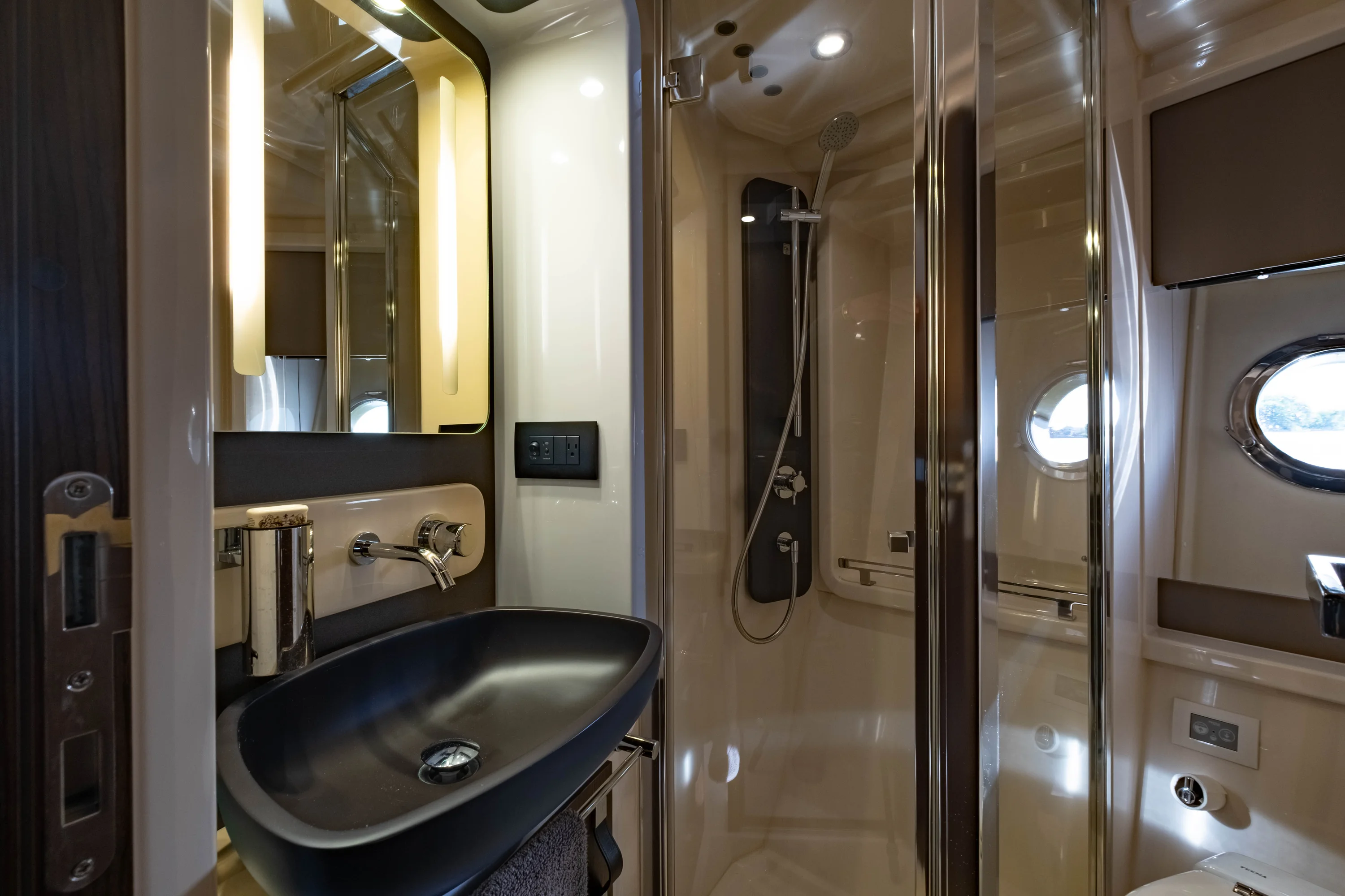 2018 Azimut 50 FLY Image Thumbnail #62