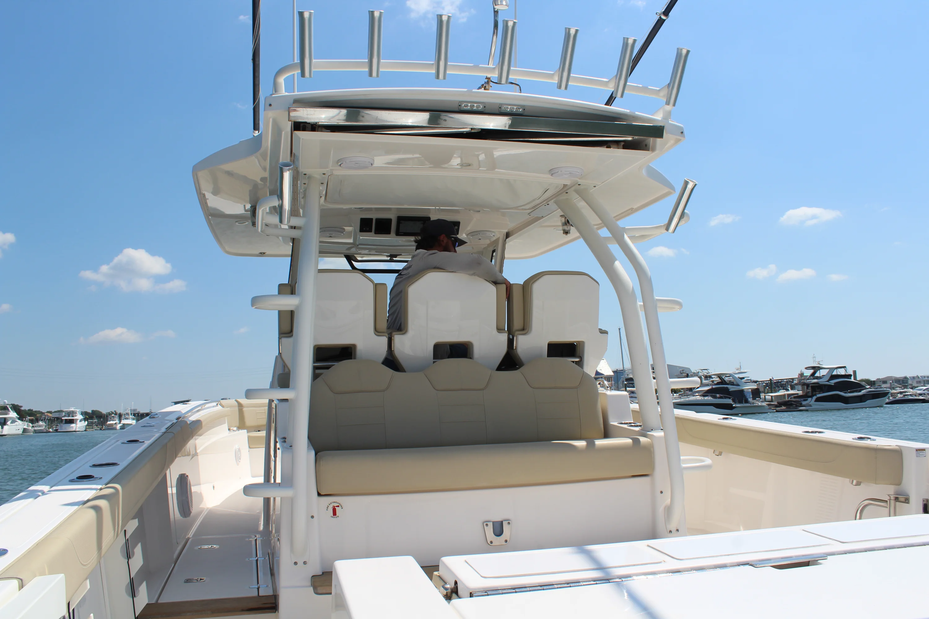 2019 Pursuit S 368 SPORT Image Thumbnail #10