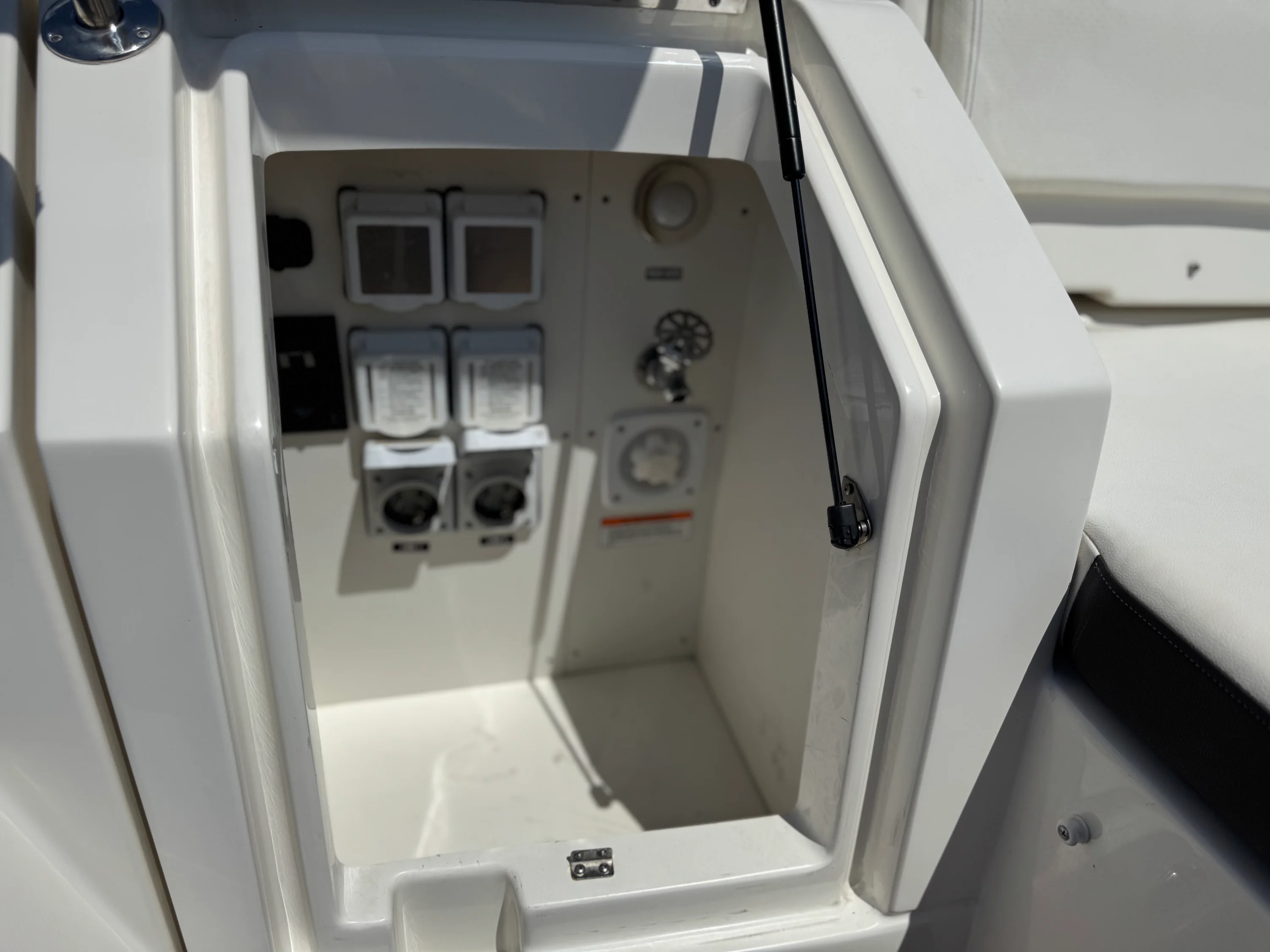 2019 Sea Ray 320 SUNDANCER Image Thumbnail #49