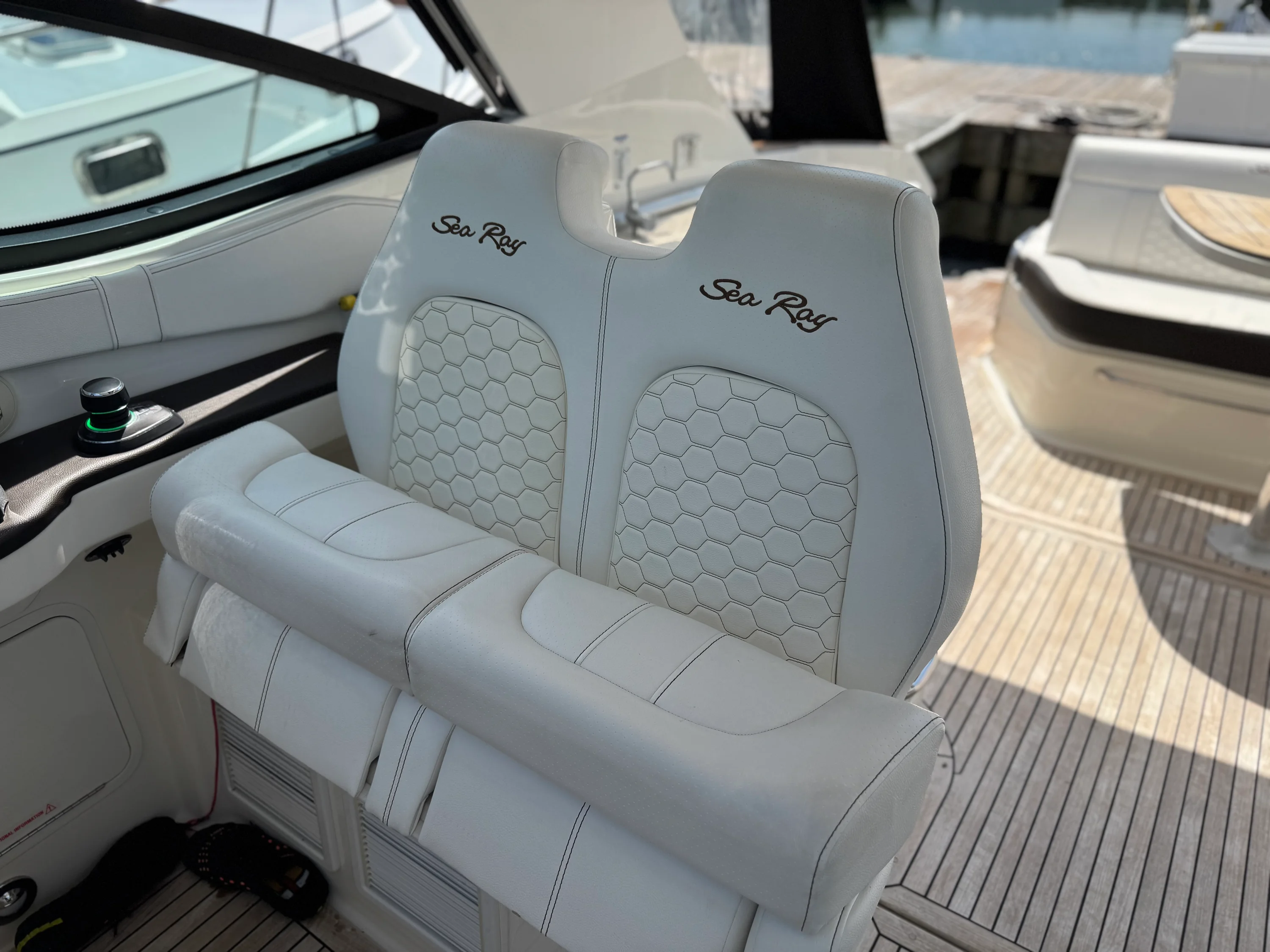 2019 Sea Ray 320 SUNDANCER Image Thumbnail #47