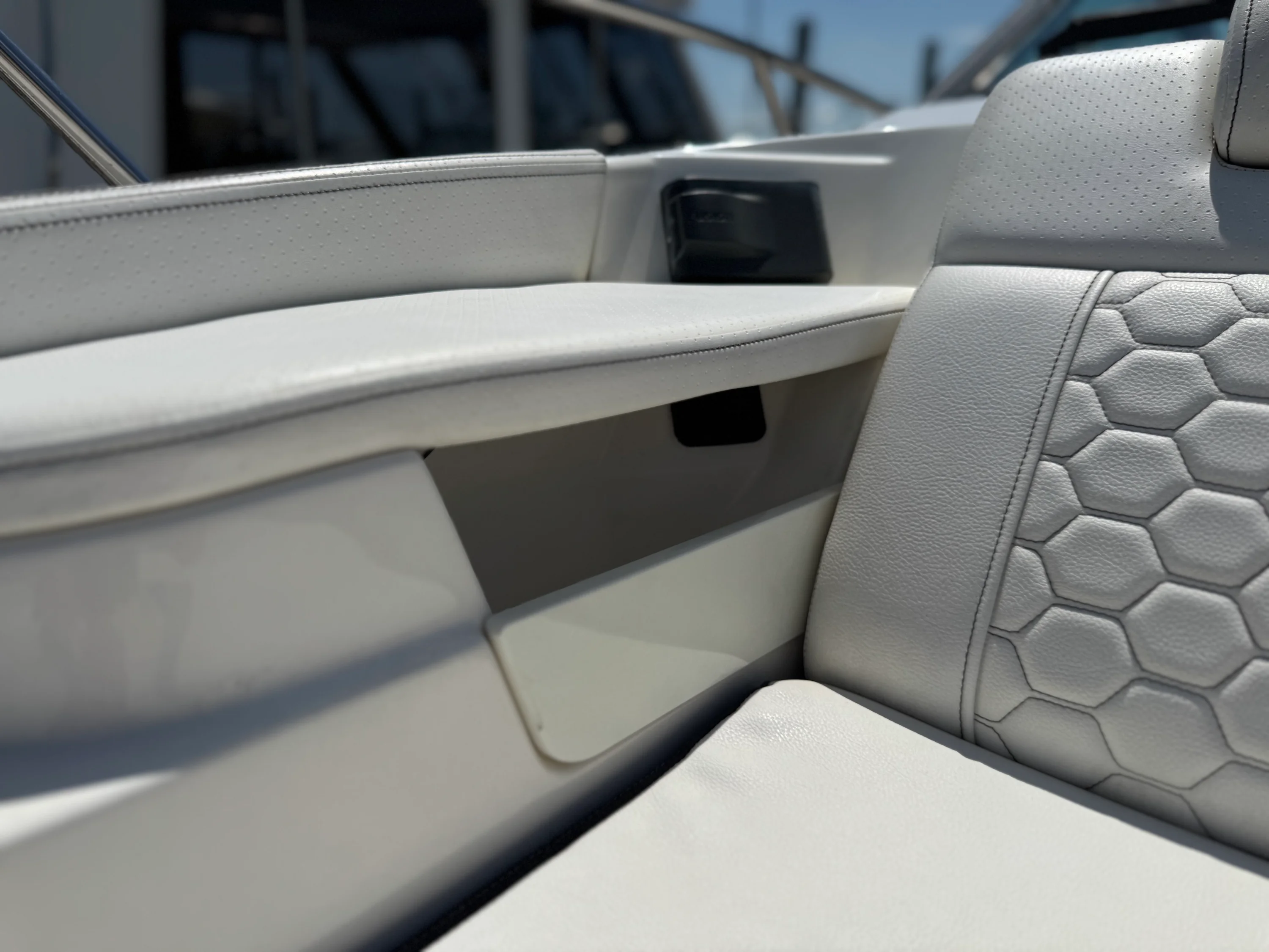 2019 Sea Ray 320 SUNDANCER Image Thumbnail #43