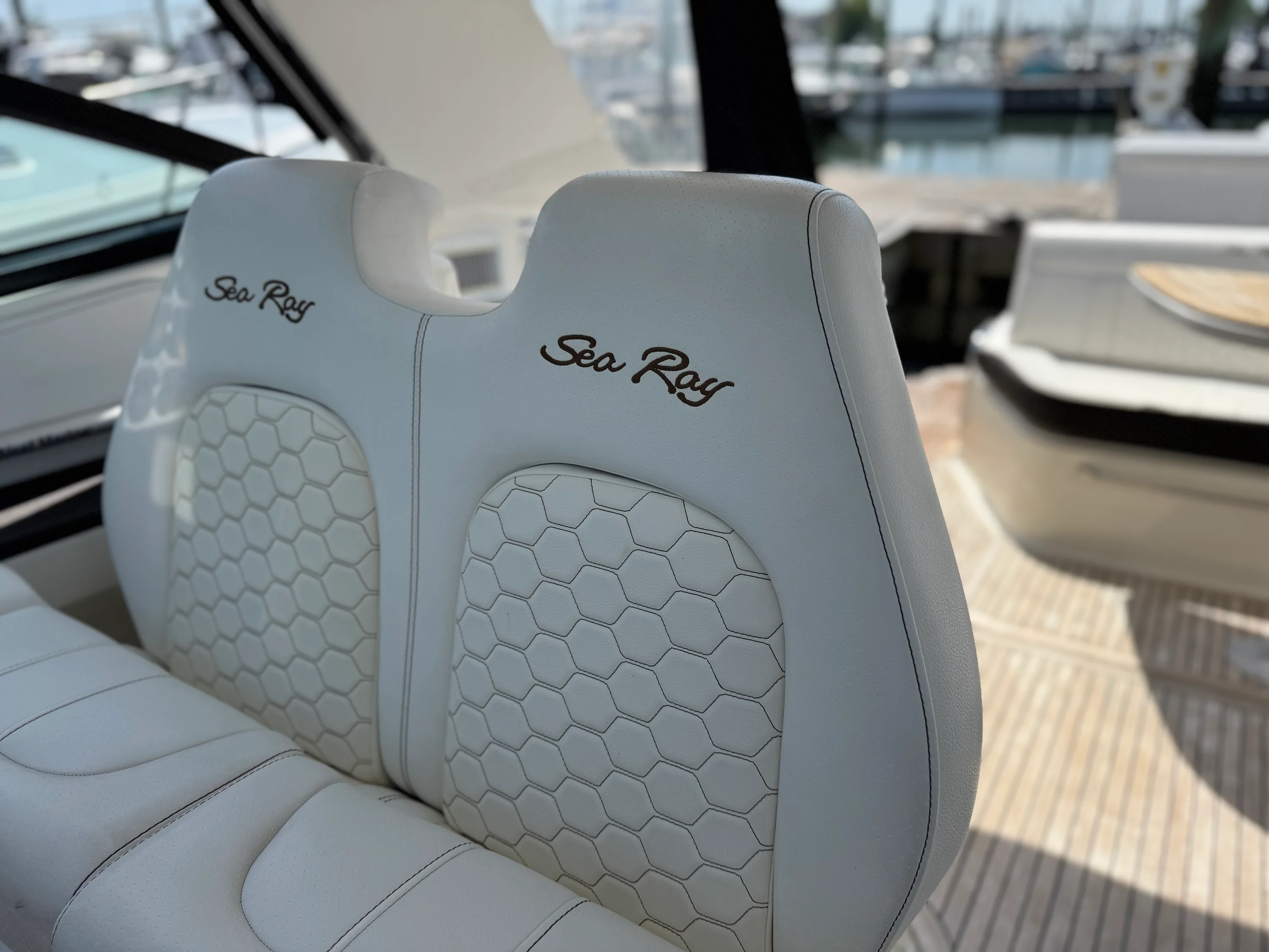 2019 Sea Ray 320 SUNDANCER Image Thumbnail #24