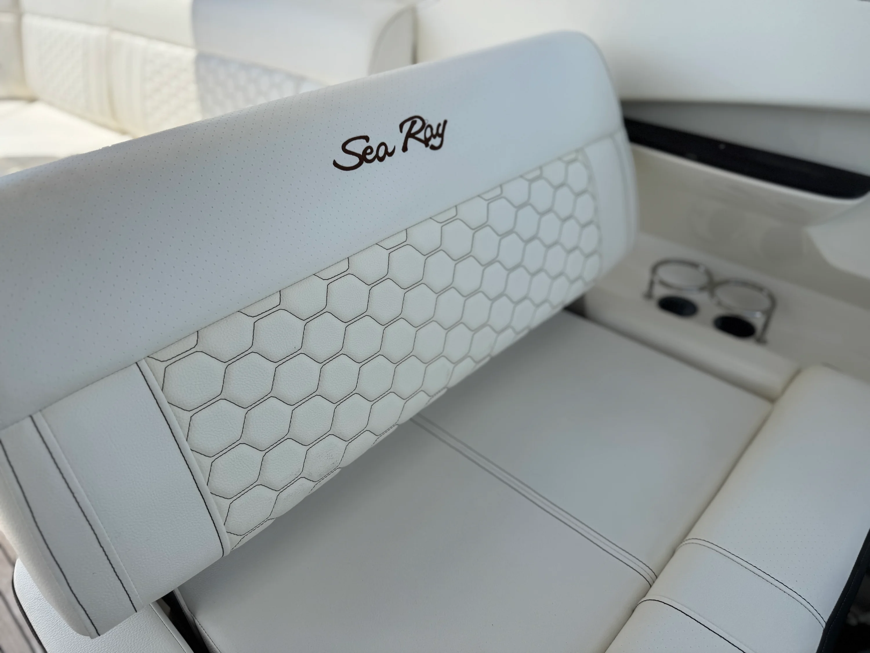 2019 Sea Ray 320 SUNDANCER Image Thumbnail #38