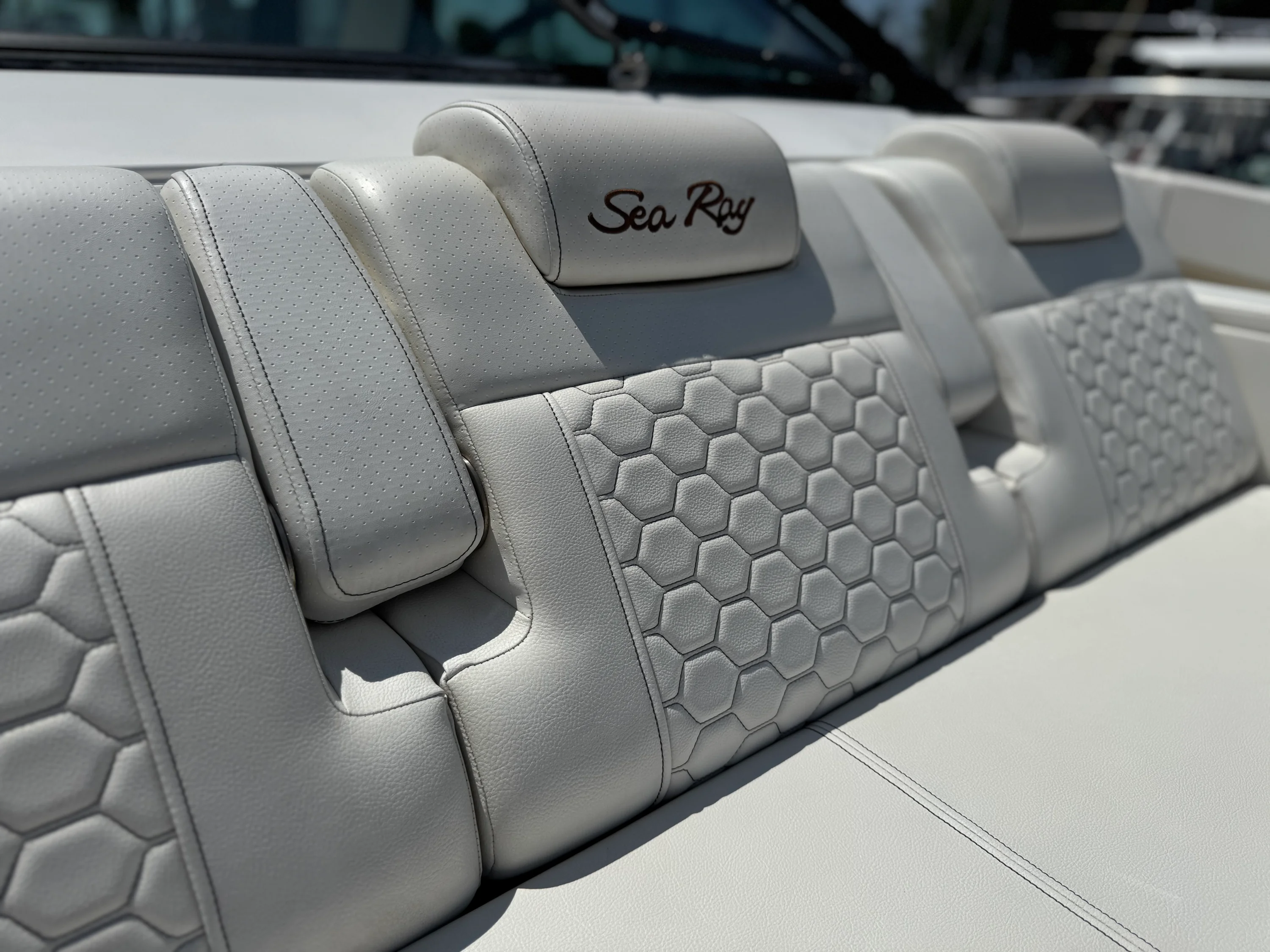 2019 Sea Ray 320 SUNDANCER Image Thumbnail #44