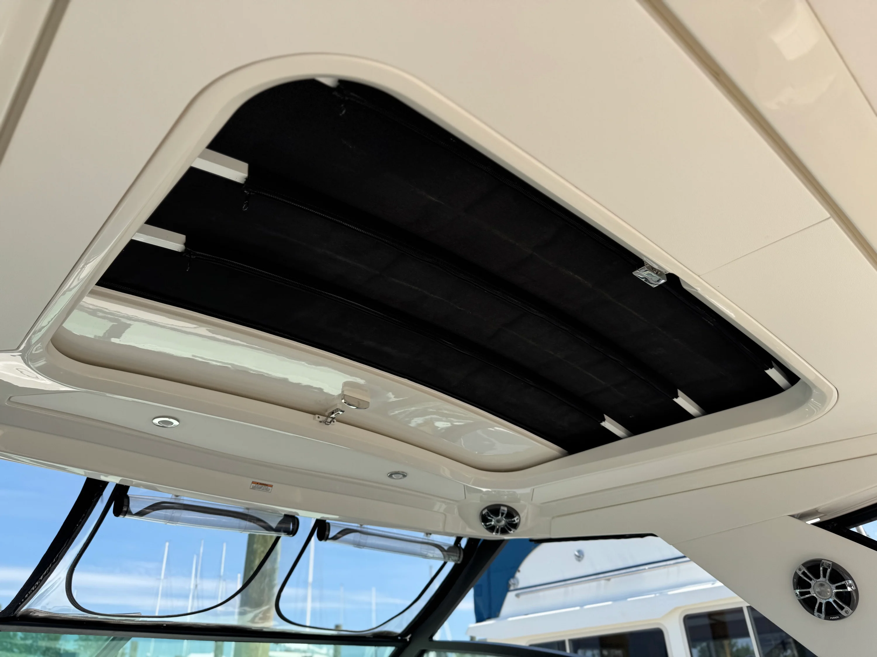 2019 Sea Ray 320 SUNDANCER Image Thumbnail #52