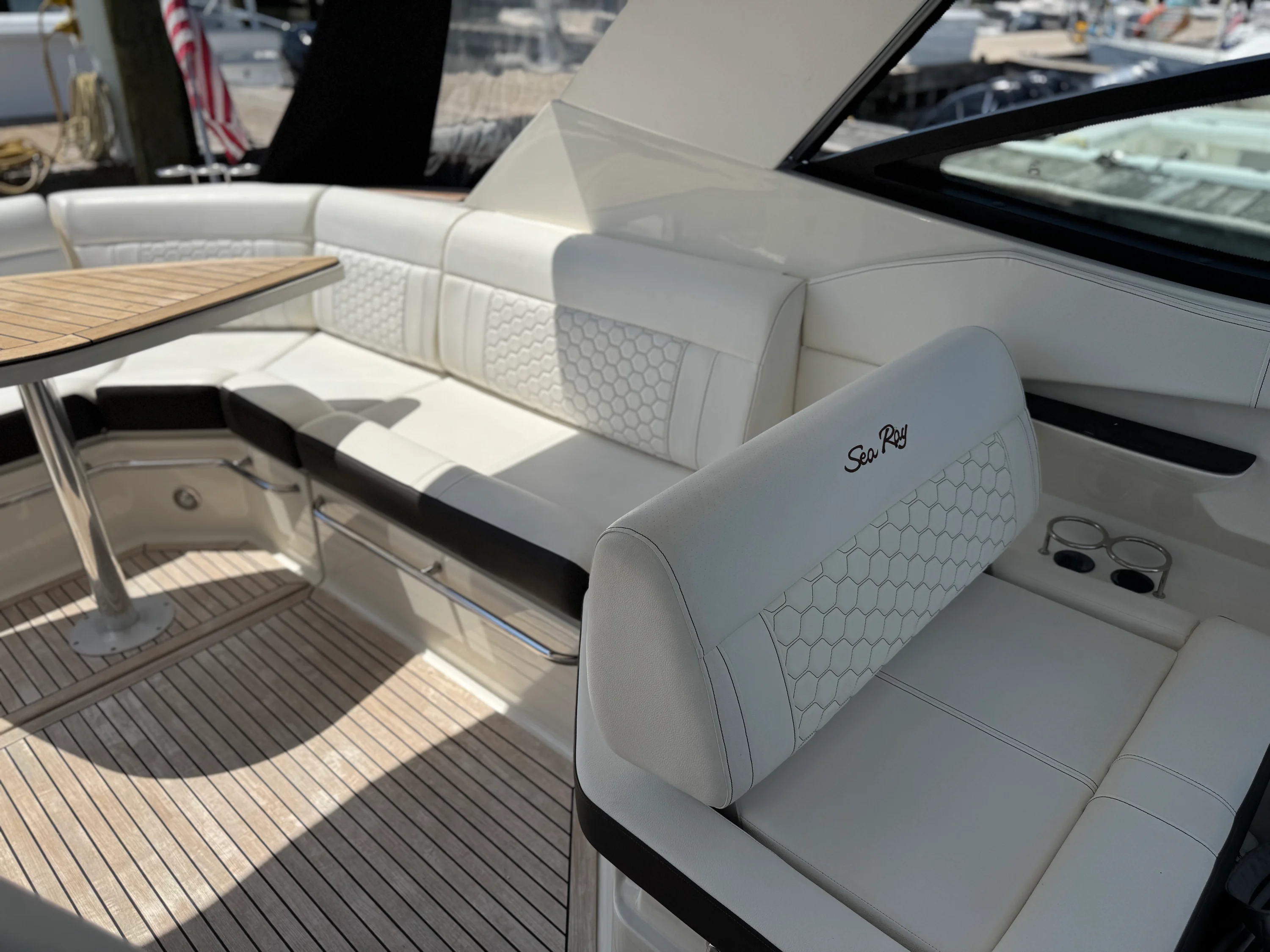 2019 Sea Ray 320 SUNDANCER Image Thumbnail #37