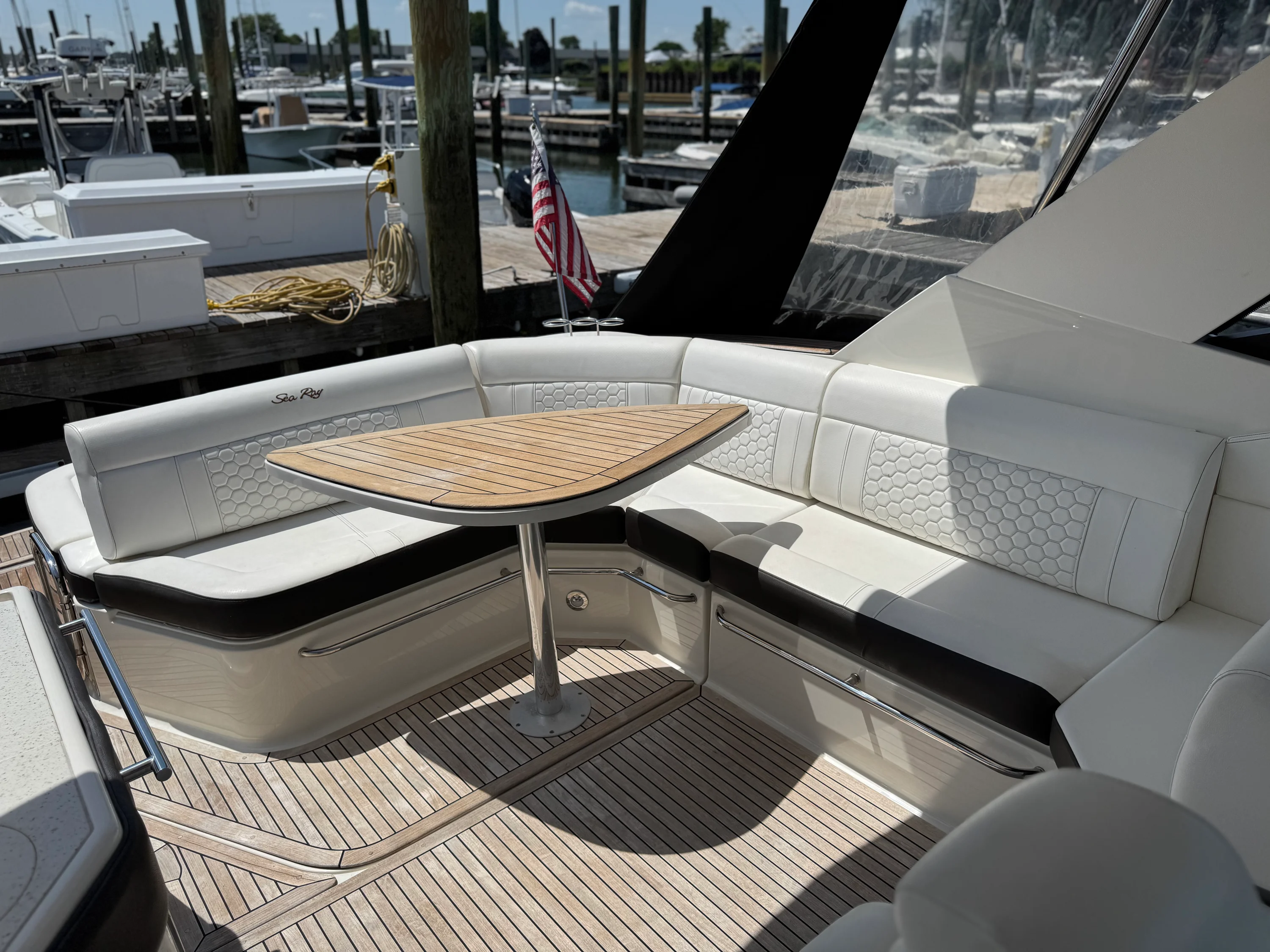 2019 Sea Ray 320 SUNDANCER Image Thumbnail #36