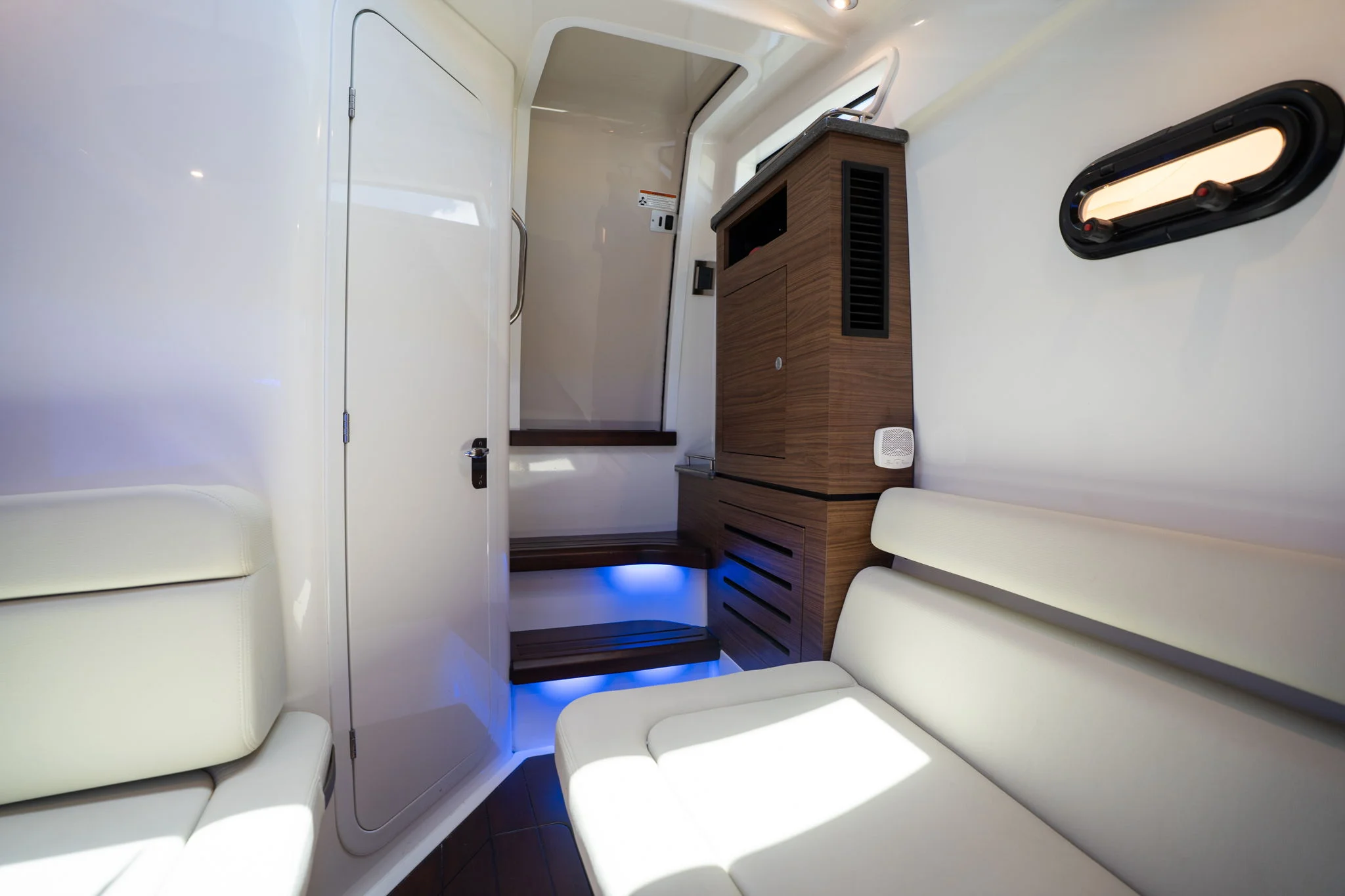 2022 Boston Whaler 350 REALM Image Thumbnail #41