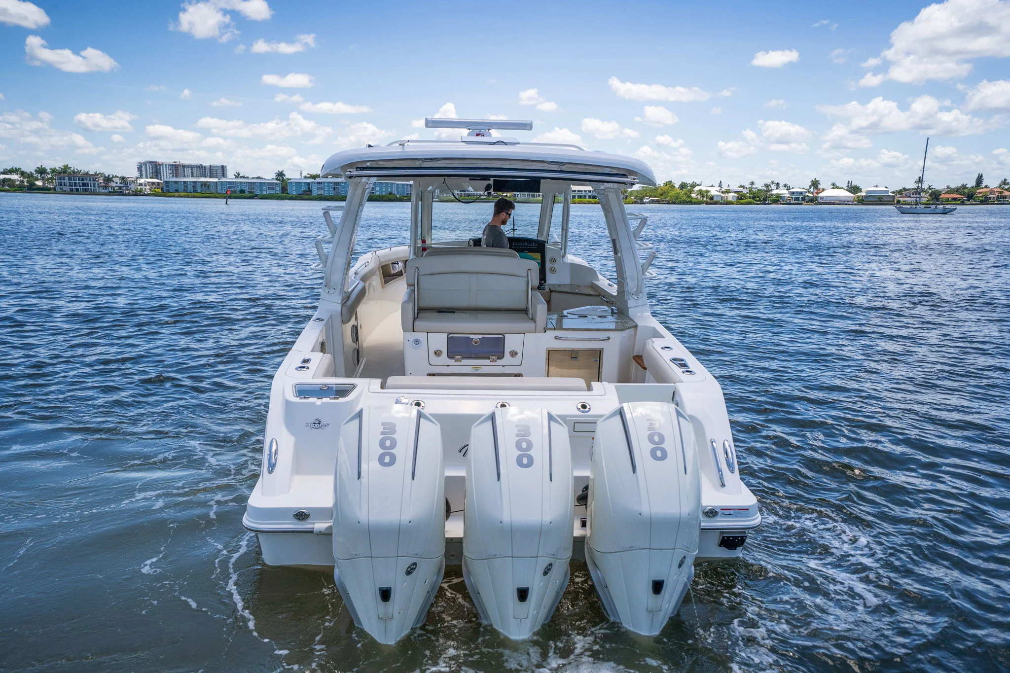 2022 Boston Whaler 350 REALM Image Thumbnail #11