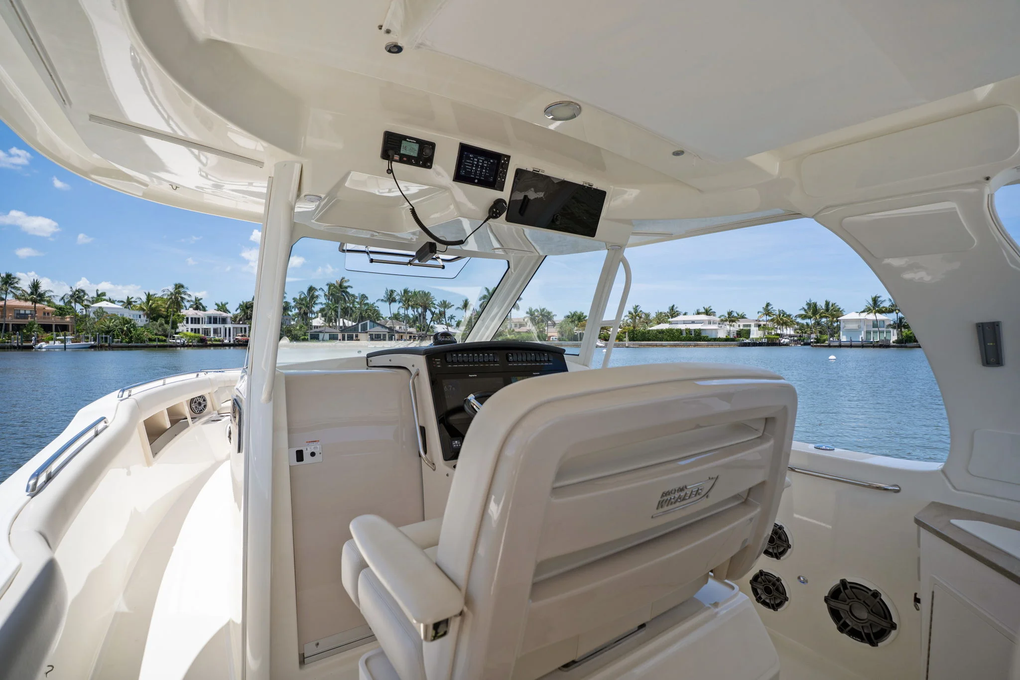 2022 Boston Whaler 350 REALM Image Thumbnail #26