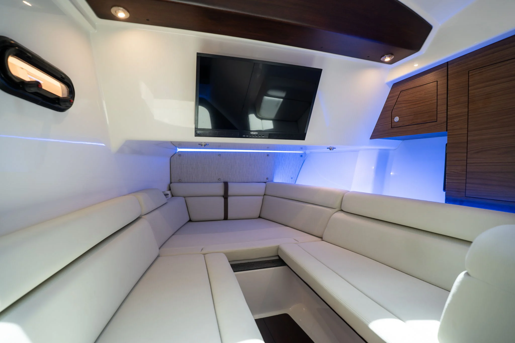 2022 Boston Whaler 350 REALM Image Thumbnail #42