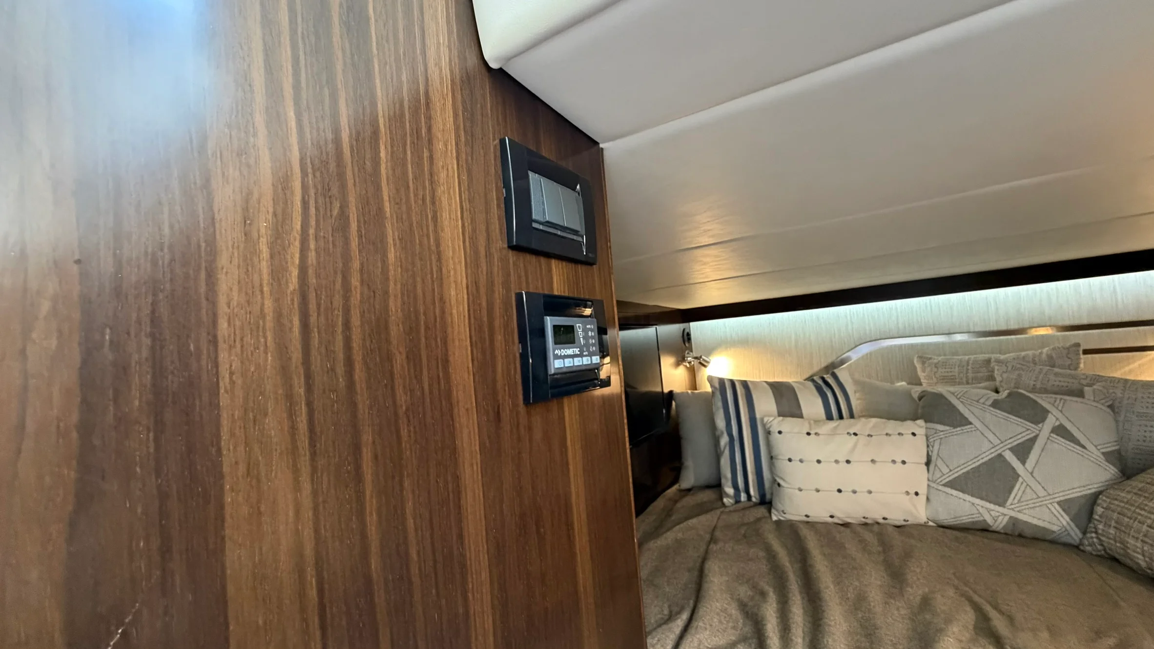 2023 Cruisers Yachts 42 GLS Image Thumbnail #25