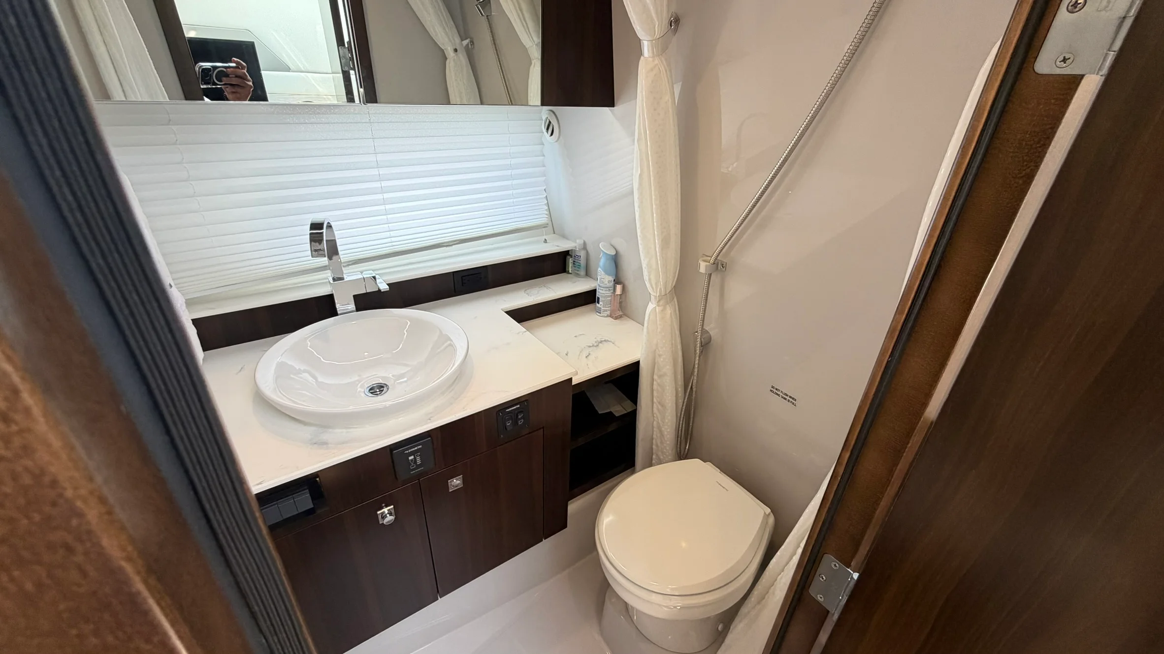 2023 Cruisers Yachts 42 GLS Image Thumbnail #21