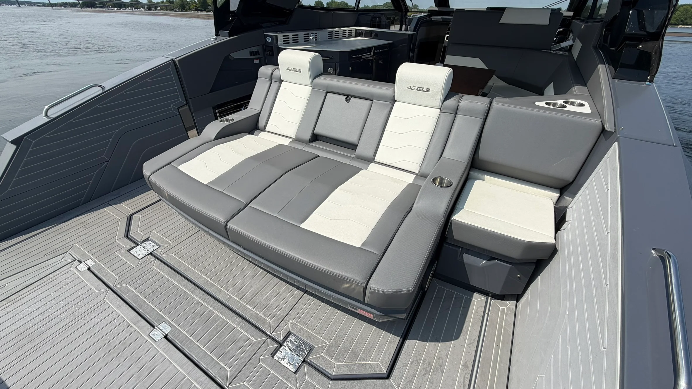 2023 Cruisers Yachts 42 GLS Image Thumbnail #58