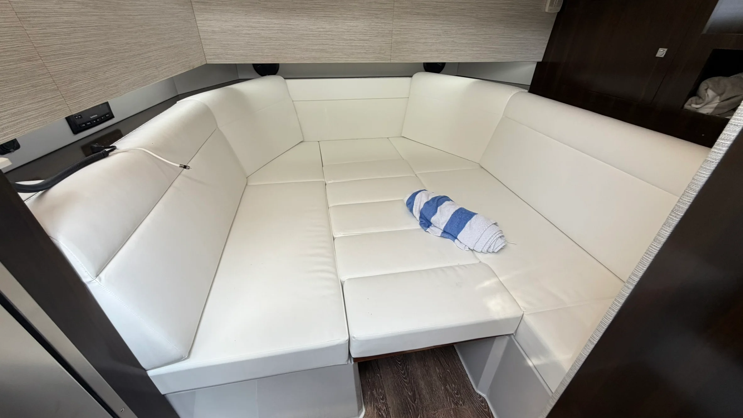 2023 Cruisers Yachts 42 GLS Image Thumbnail #29