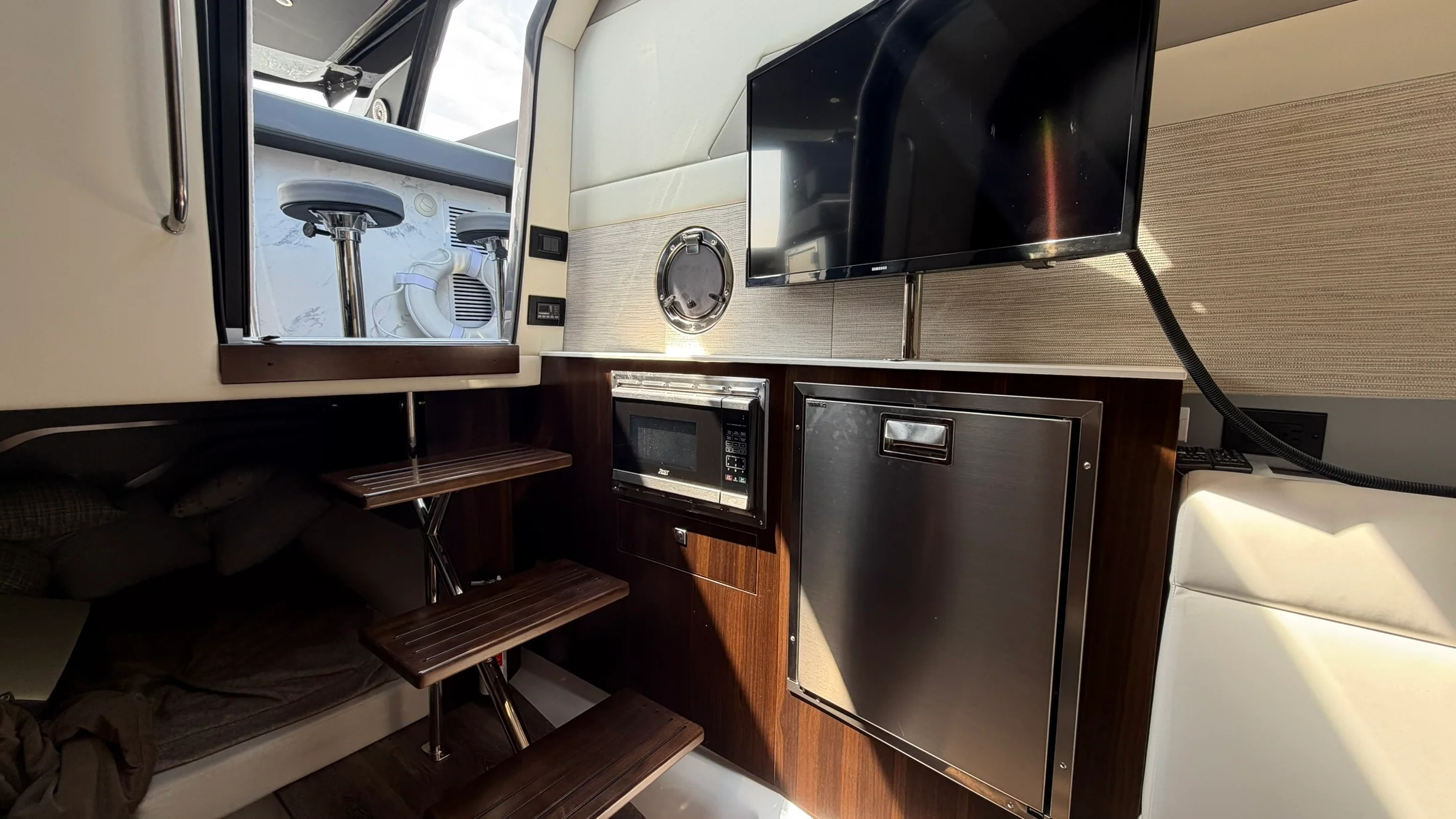 2023 Cruisers Yachts 42 GLS Image Thumbnail #27