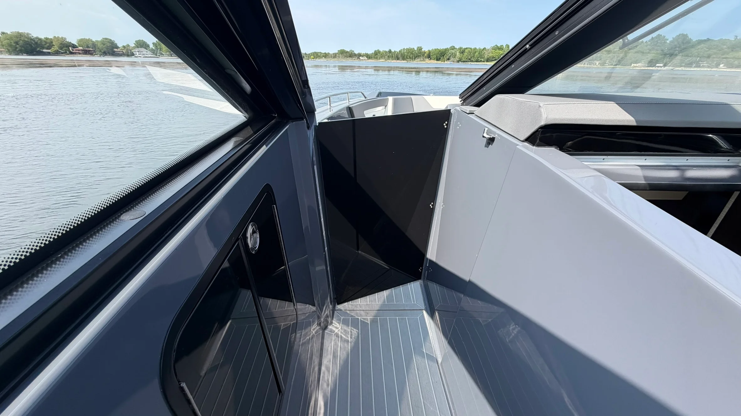 2023 Cruisers Yachts 42 GLS Image Thumbnail #38