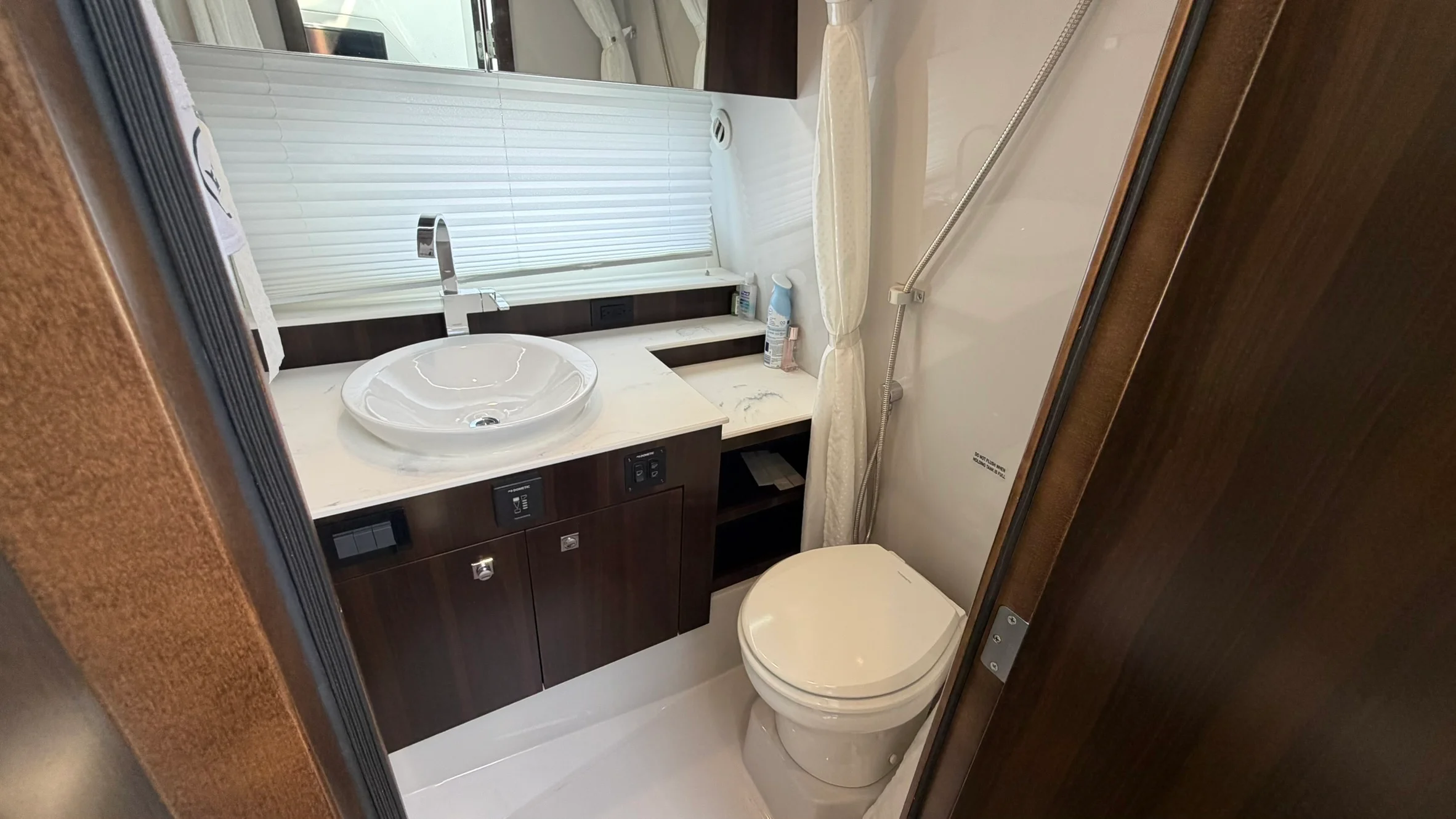 2023 Cruisers Yachts 42 GLS Image Thumbnail #23