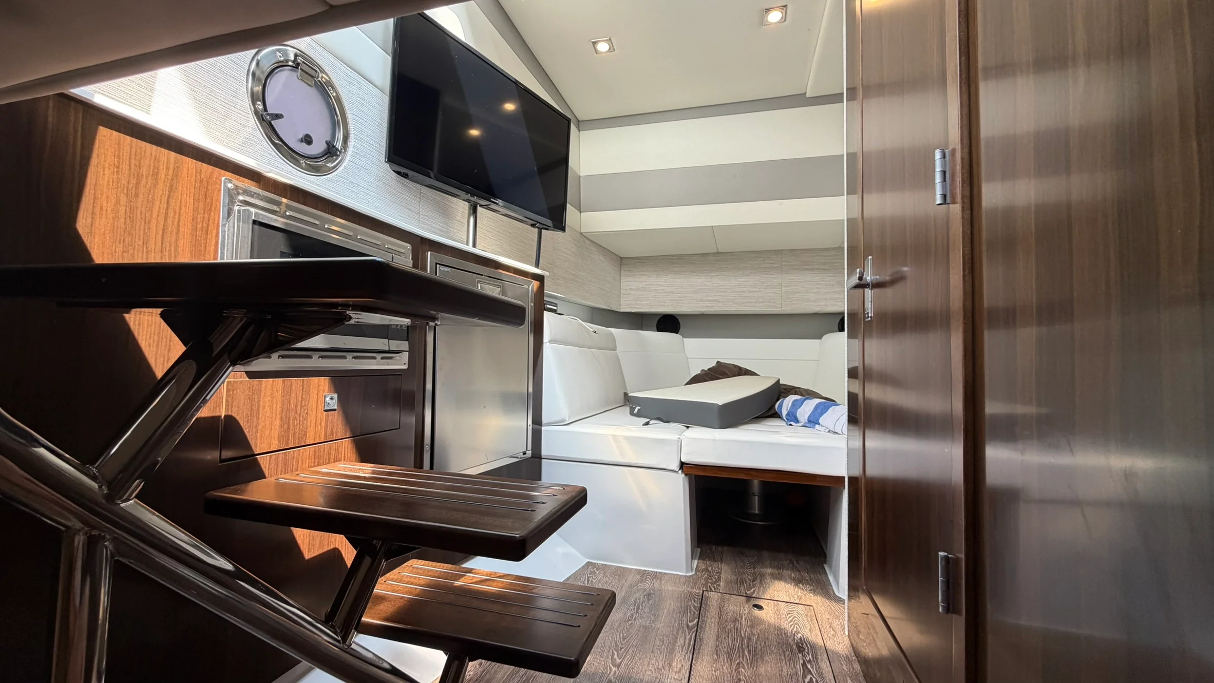 2023 Cruisers Yachts 42 GLS Image Thumbnail #24