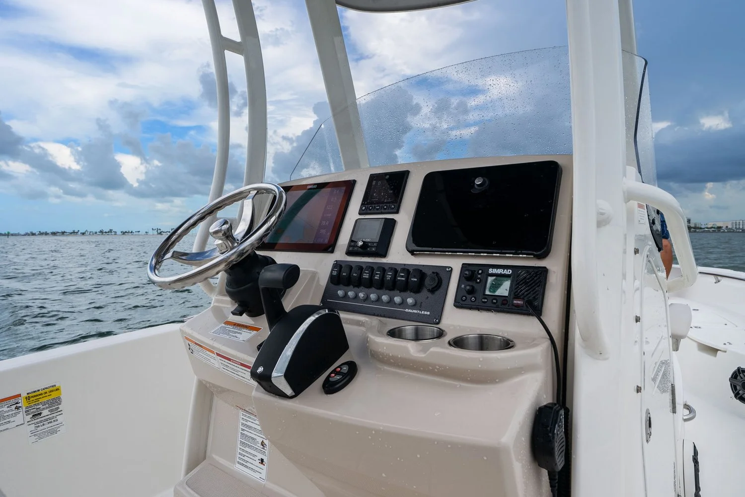 2024 Boston Whaler 250 DAUNTLESS Image Thumbnail #22