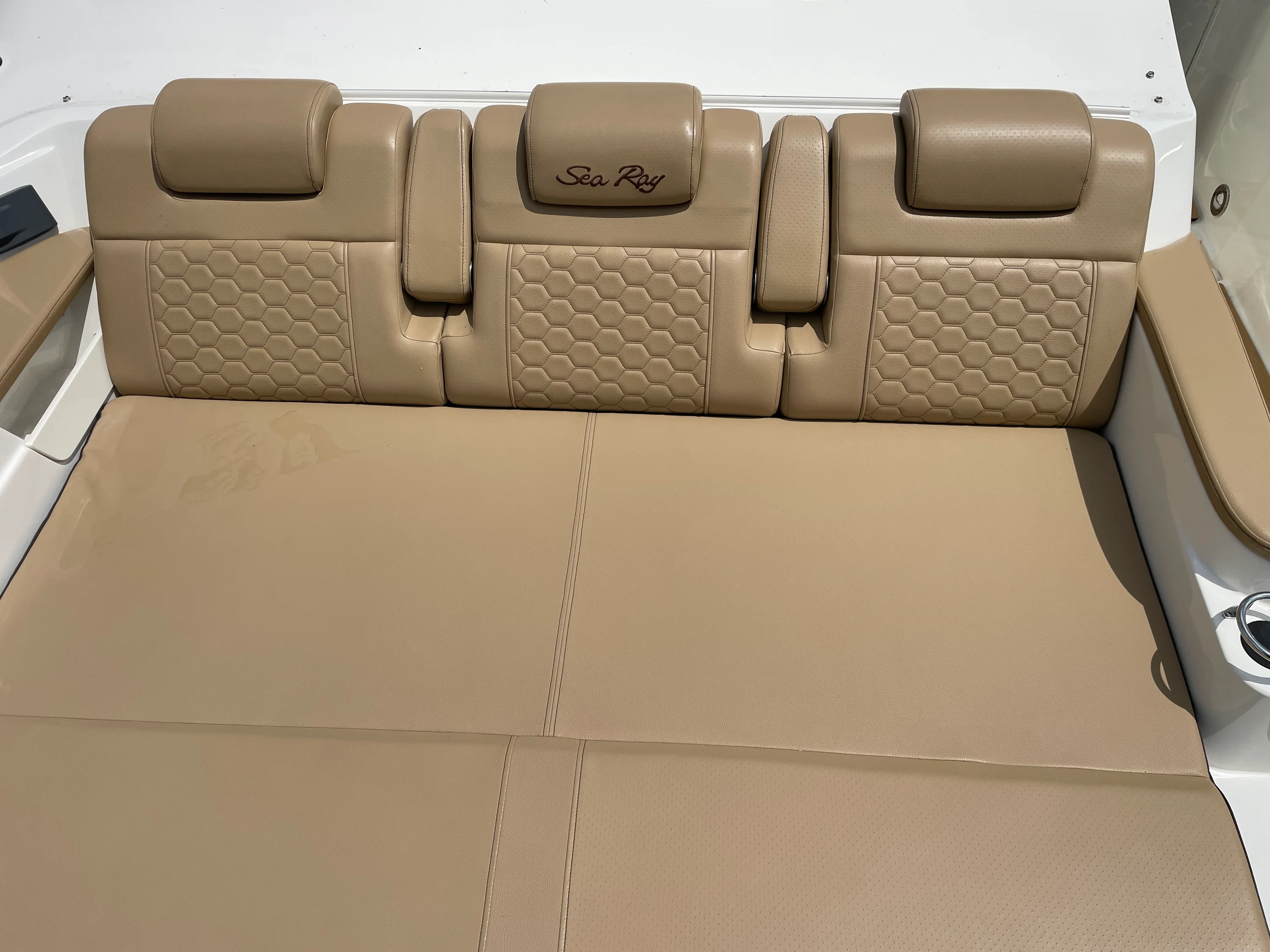 2020 Sea Ray 320 DA Image Thumbnail #12