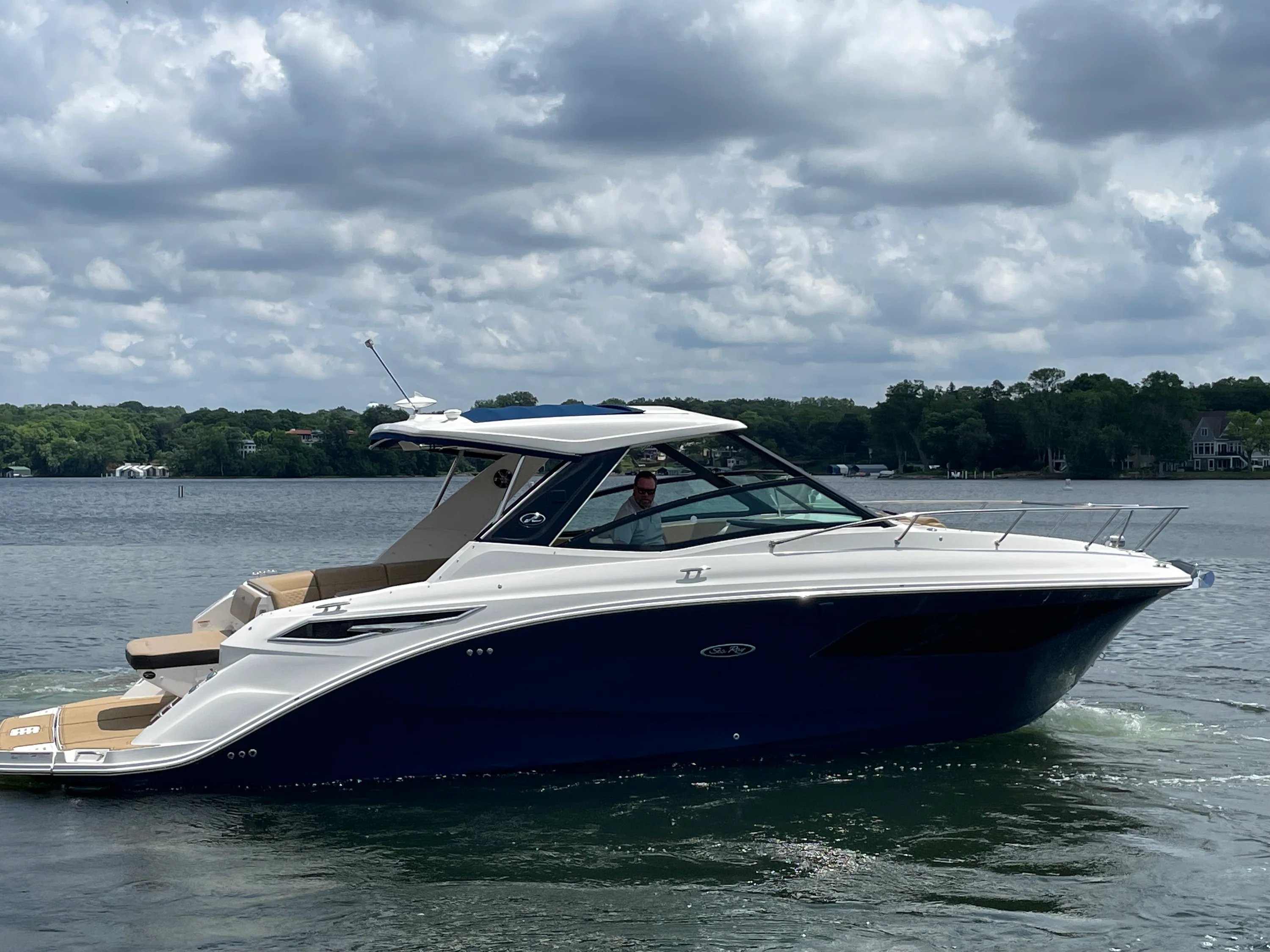 2020 Sea Ray 320 DA Image Thumbnail #5