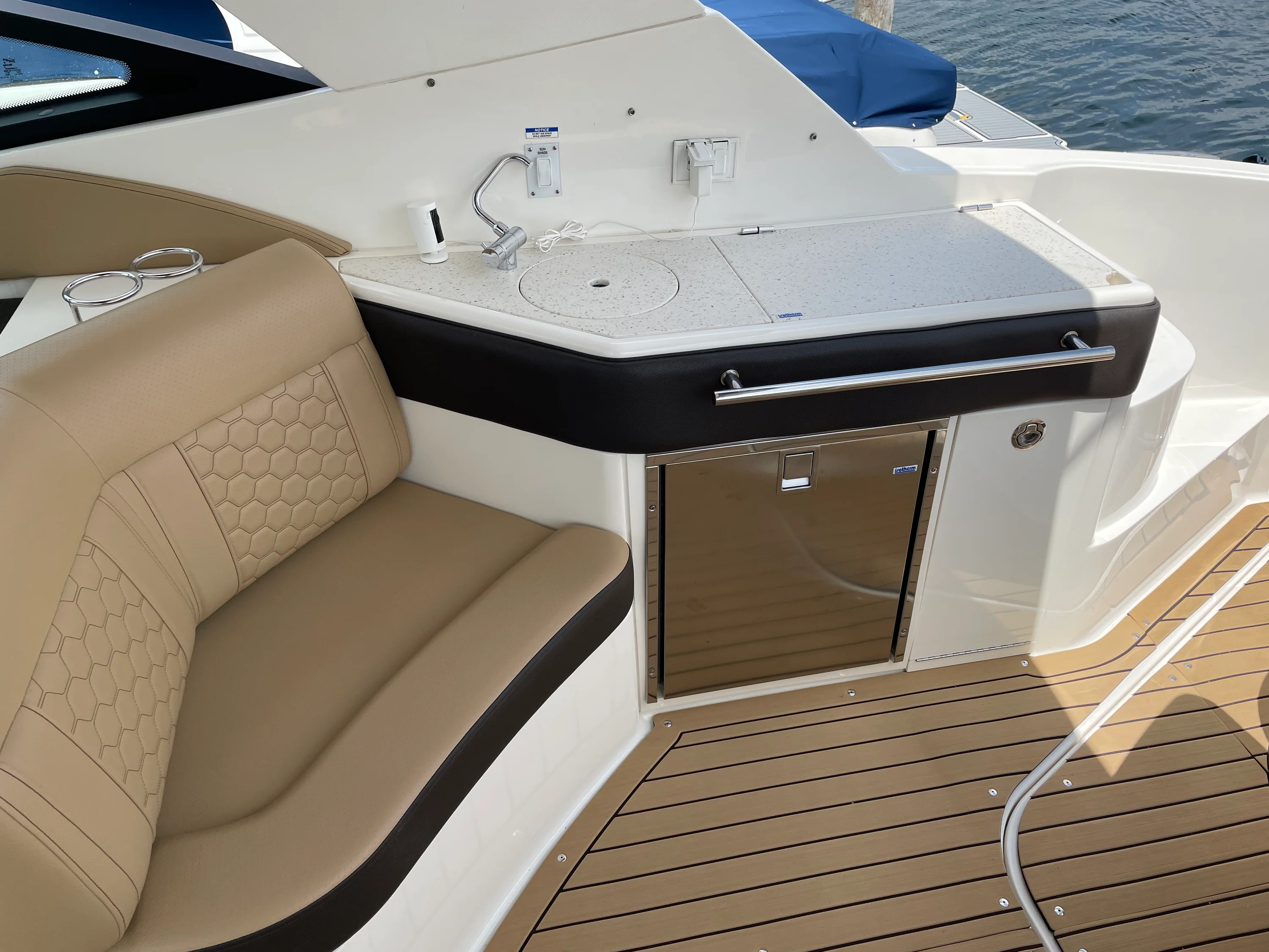 2020 Sea Ray 320 DA Image Thumbnail #17