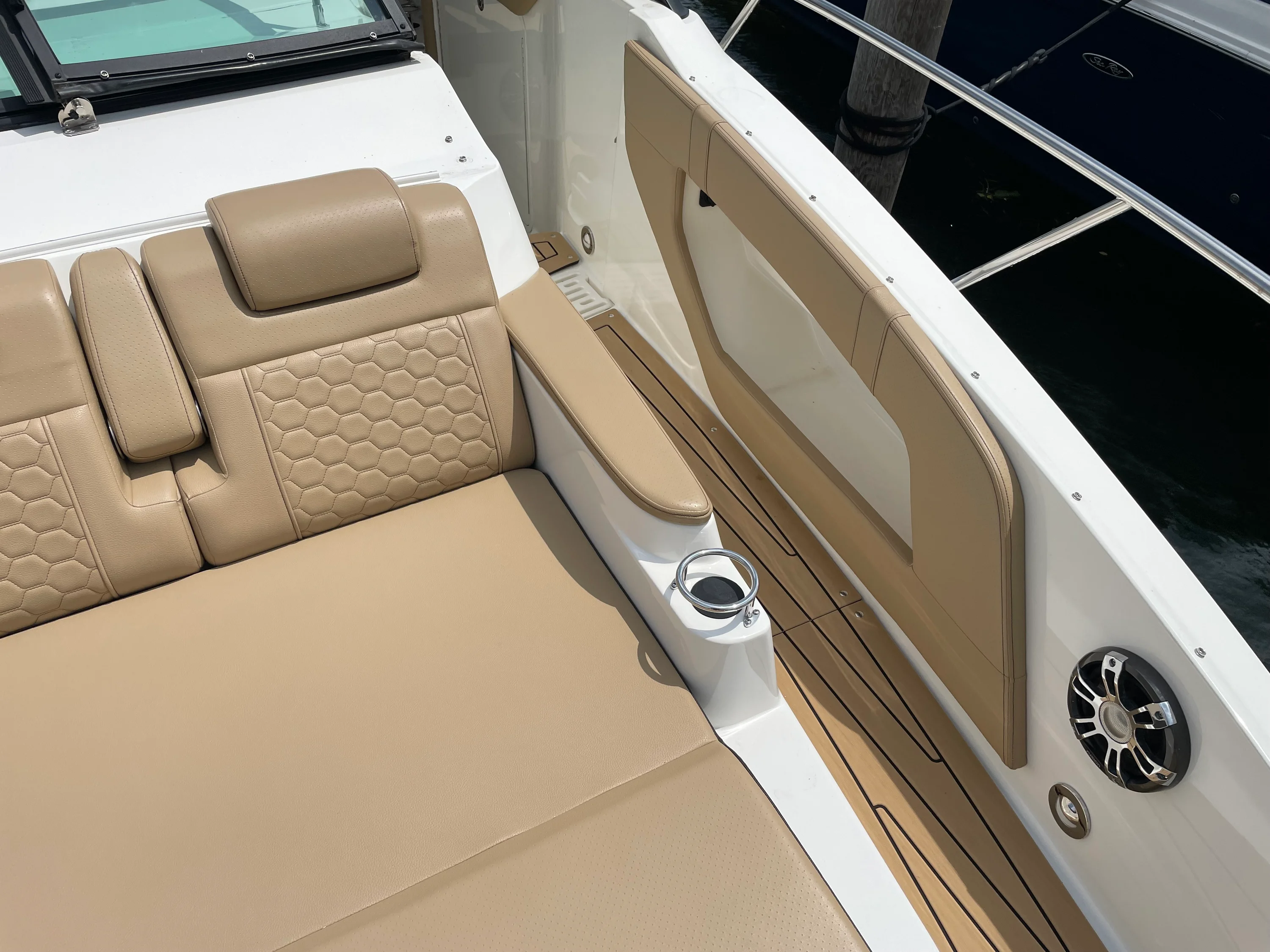 2020 Sea Ray 320 DA Image Thumbnail #13