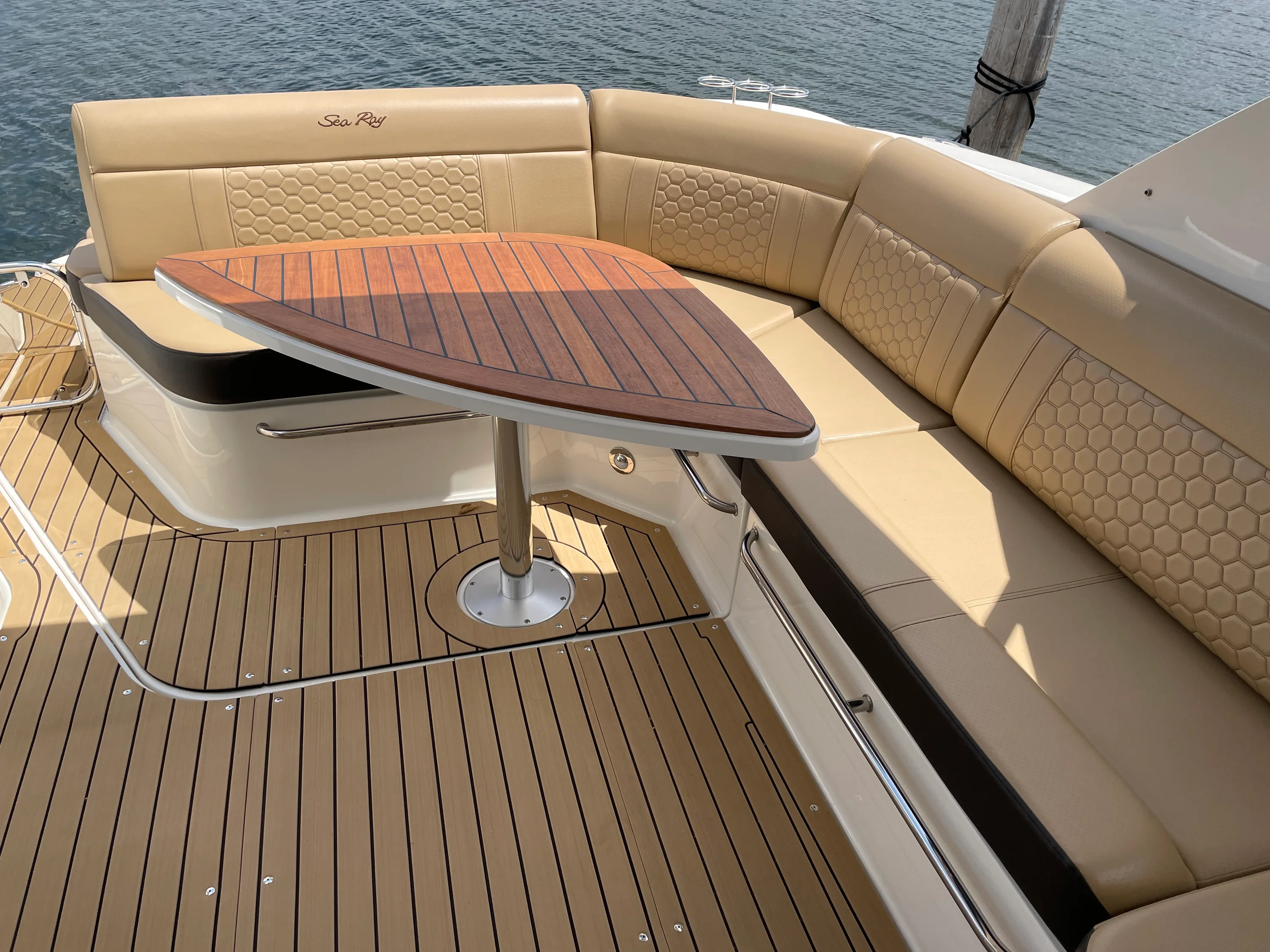 2020 Sea Ray 320 DA Image Thumbnail #16