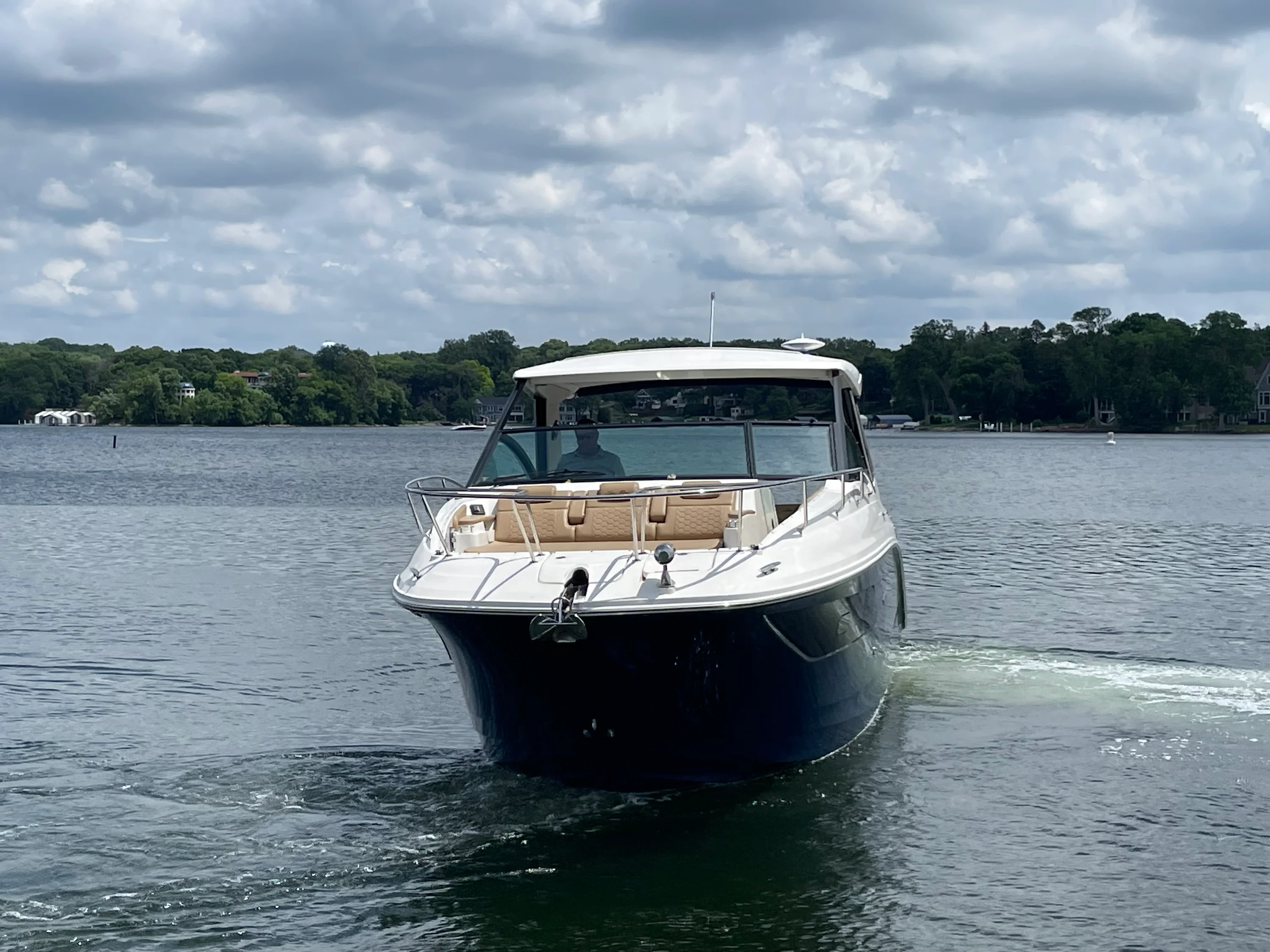 2020 Sea Ray 320 DA Image Thumbnail #3