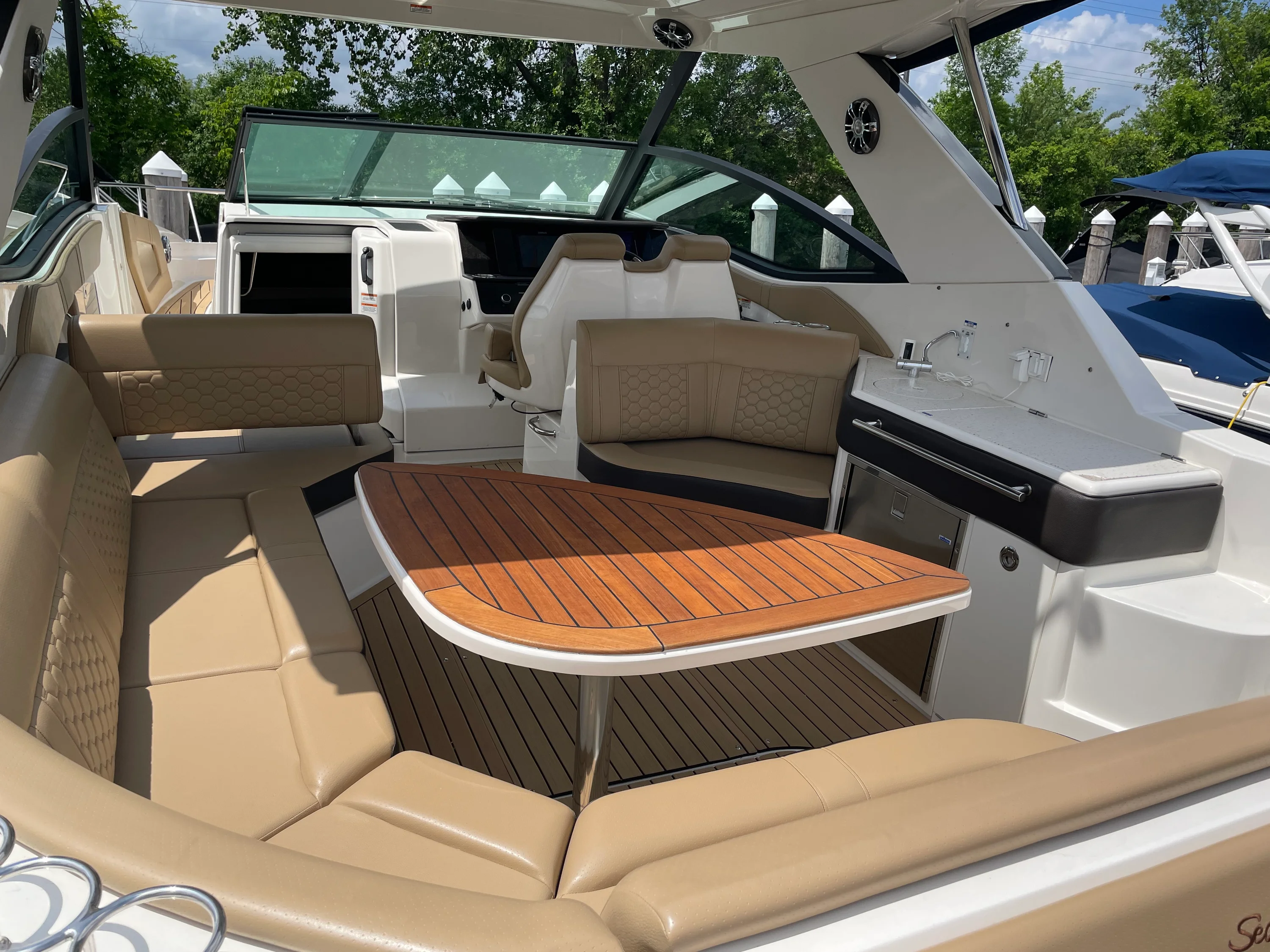 2020 Sea Ray 320 DA Image Thumbnail #15