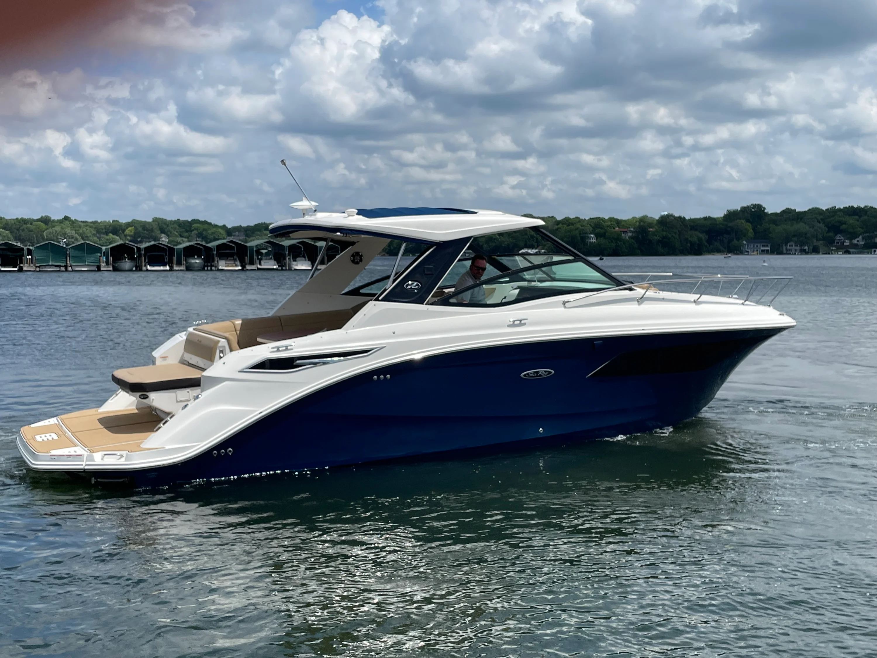 2020 Sea Ray 320 DA Image Thumbnail #33