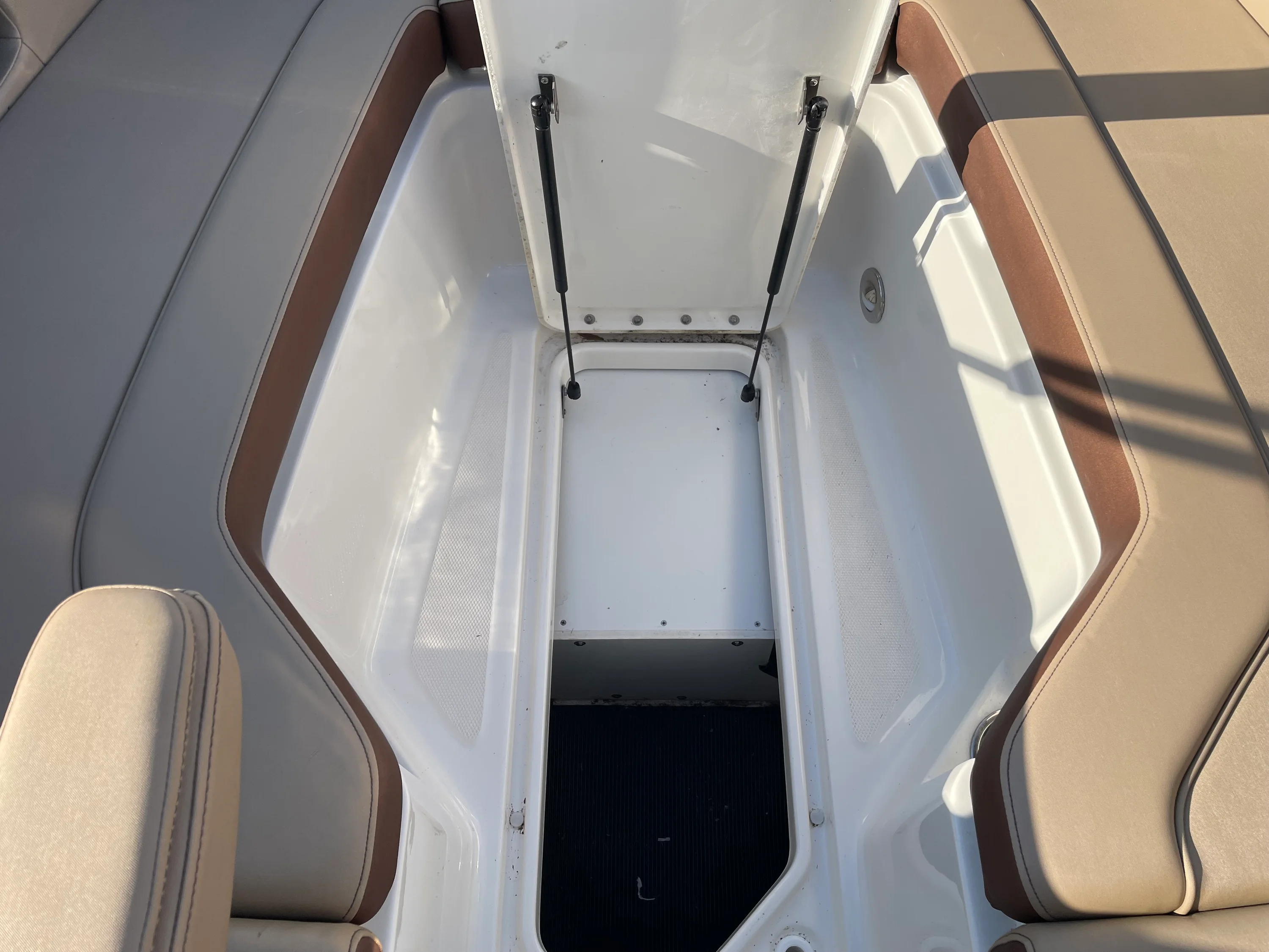 2017 Sea Ray 240 SUNDECK Image Thumbnail #16